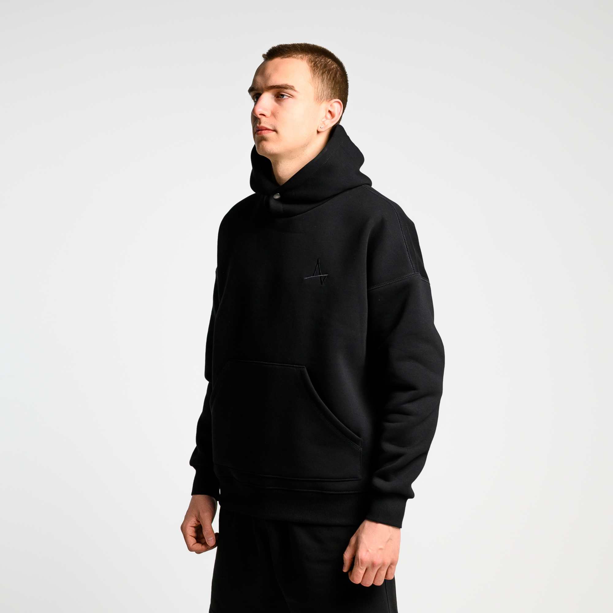 Утеплённое худи Simple c кнопкой