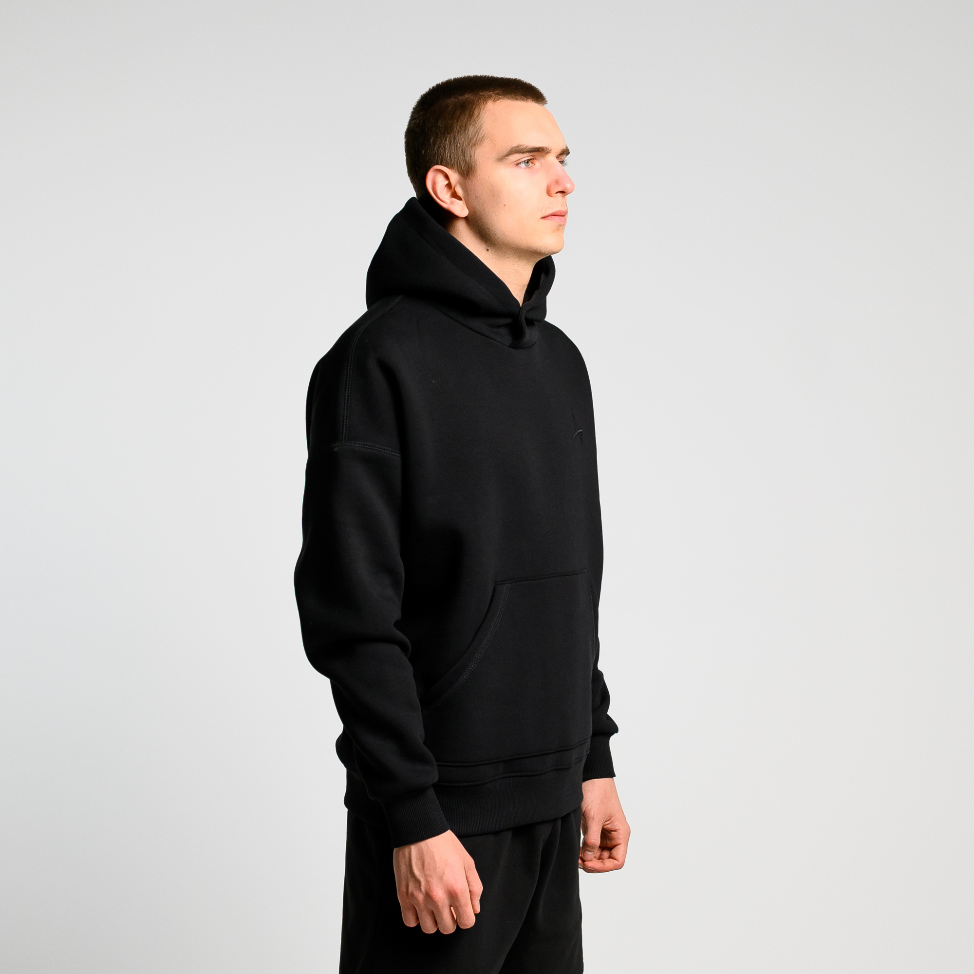 Утеплённое худи Simple c кнопкой