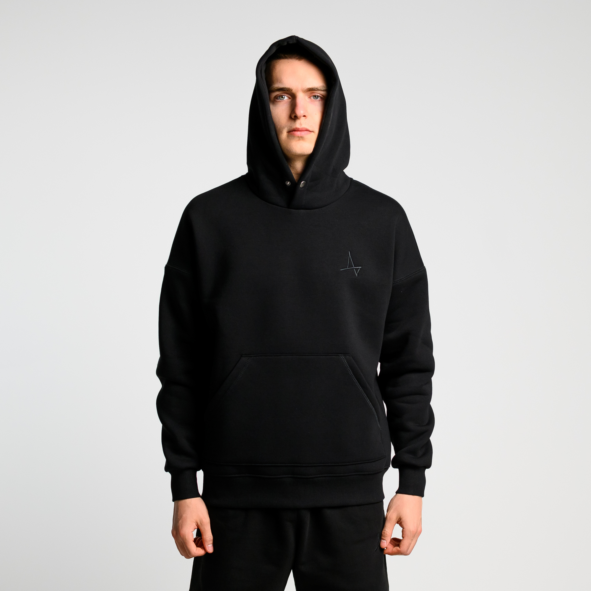 Утеплённое худи Simple c кнопкой