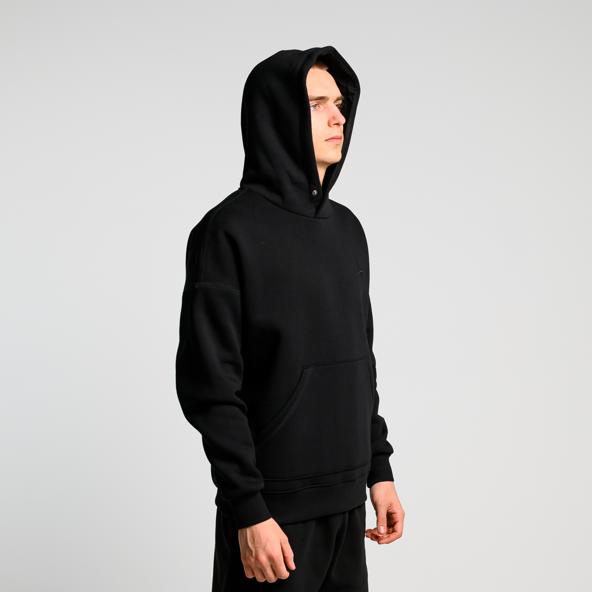 Утеплённое худи Simple c кнопкой