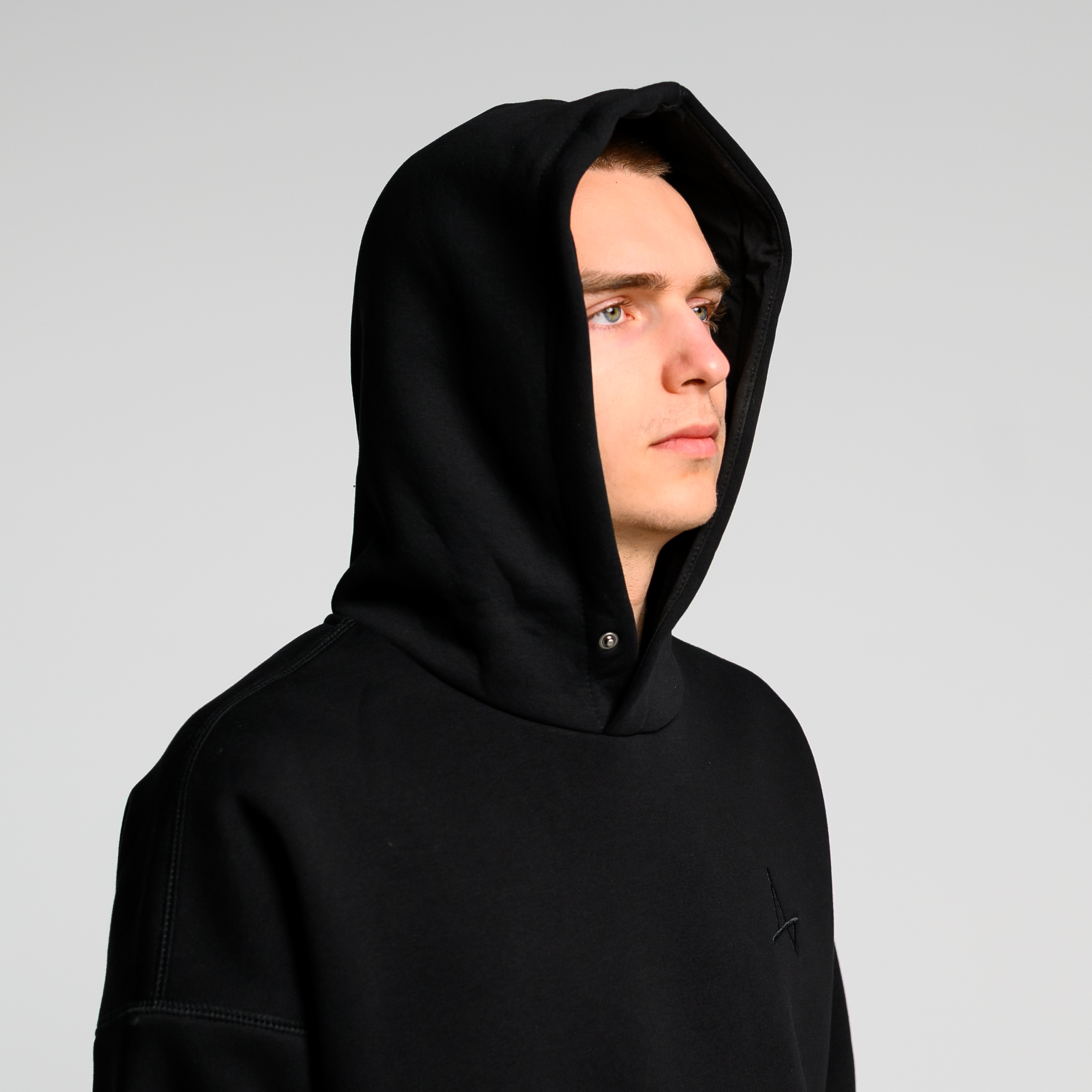 Утеплённое худи Simple c кнопкой