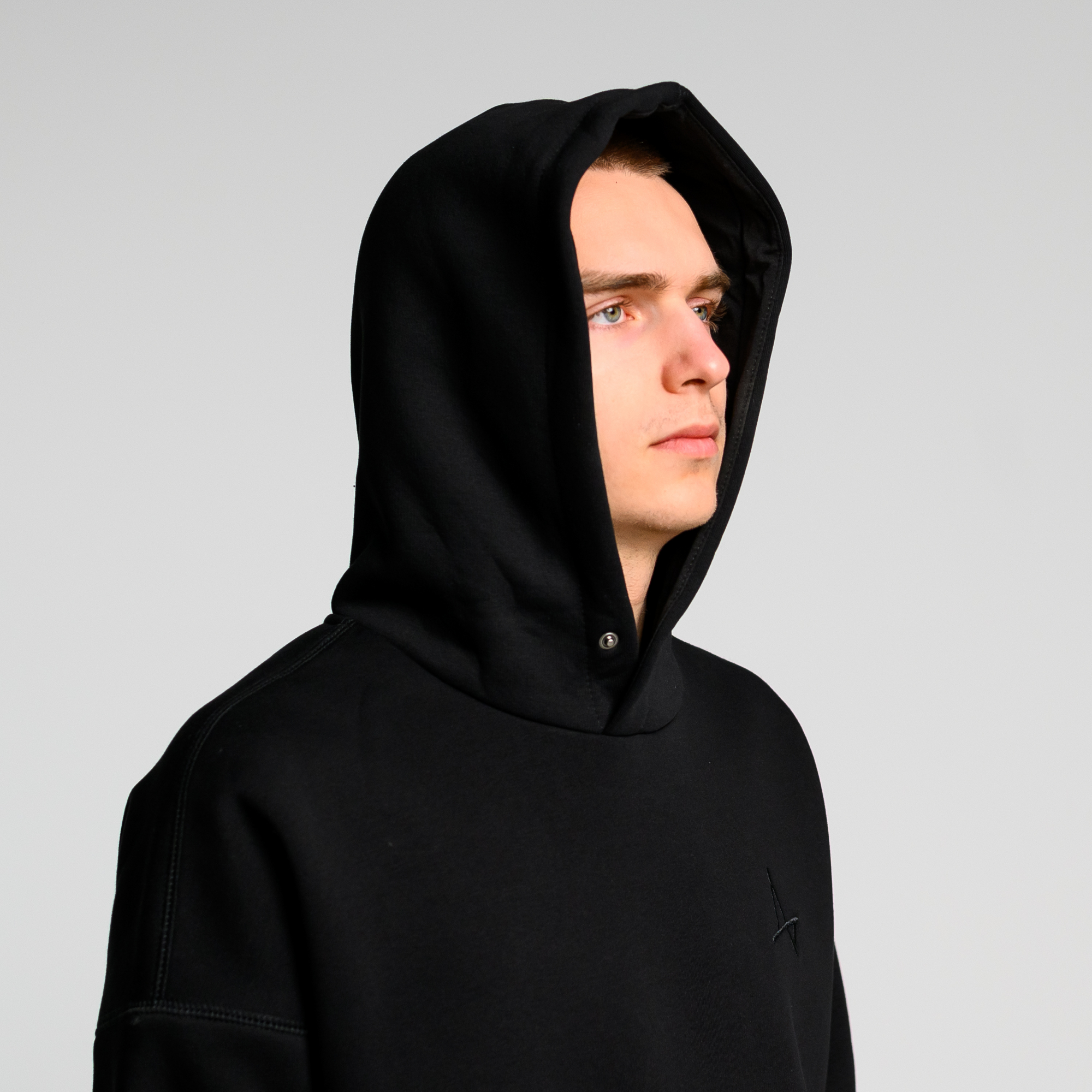 Утеплённое худи Simple c кнопкой