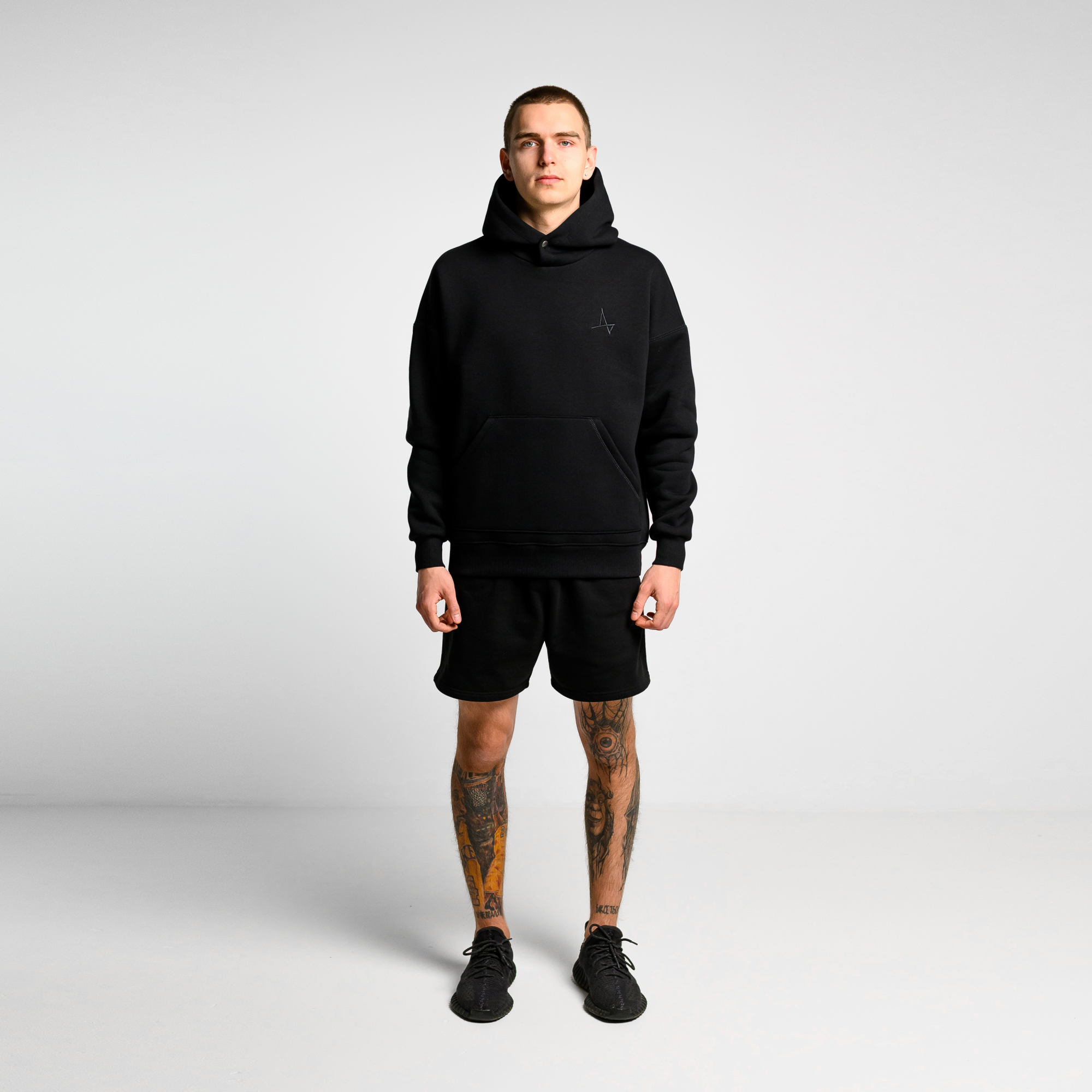 Утеплённое худи Simple c кнопкой