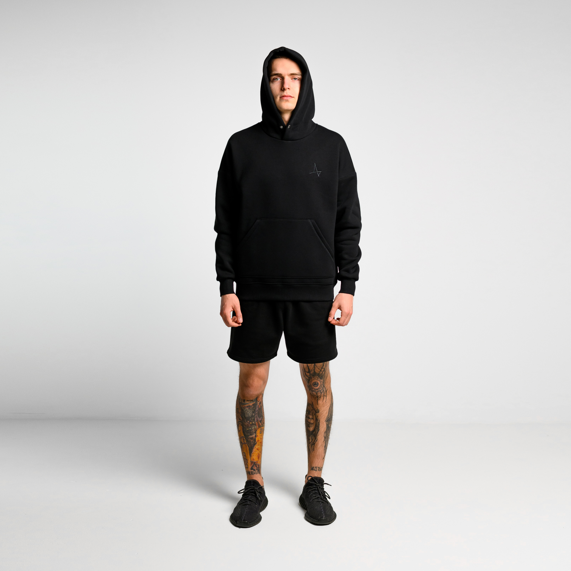 Утеплённое худи Simple c кнопкой