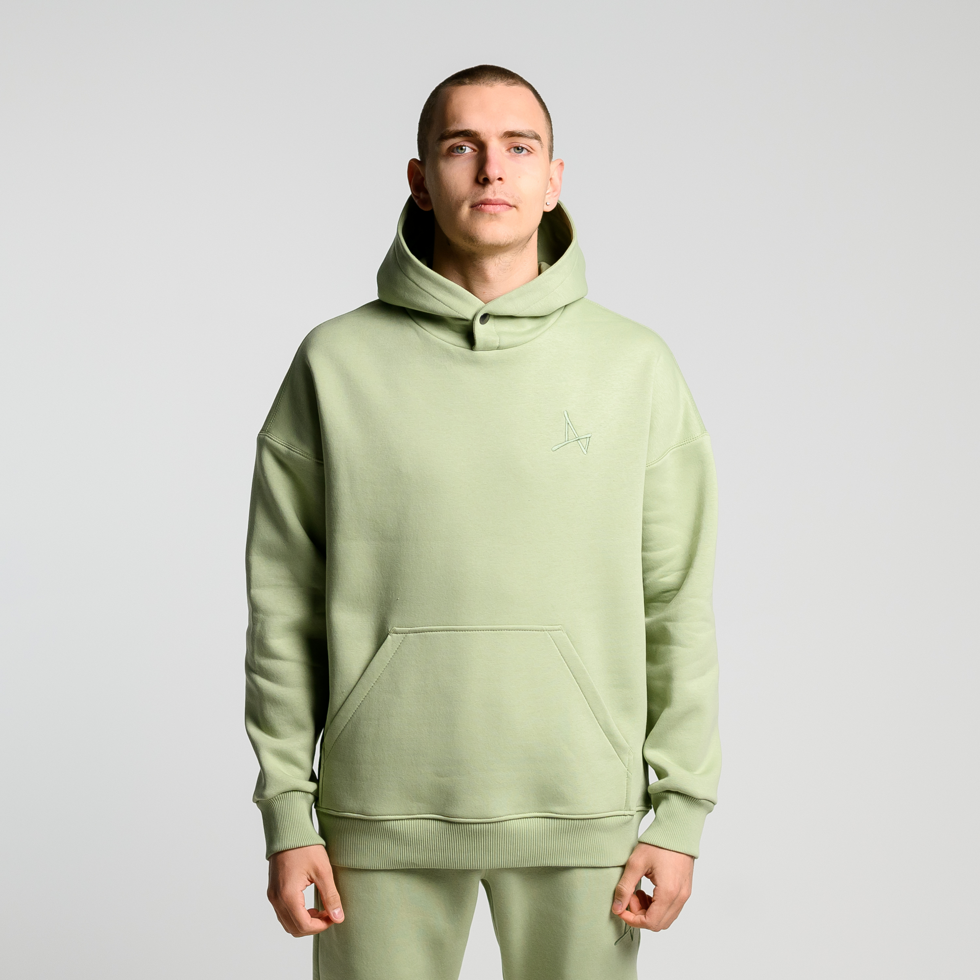 Утеплённое худи с кнопкой