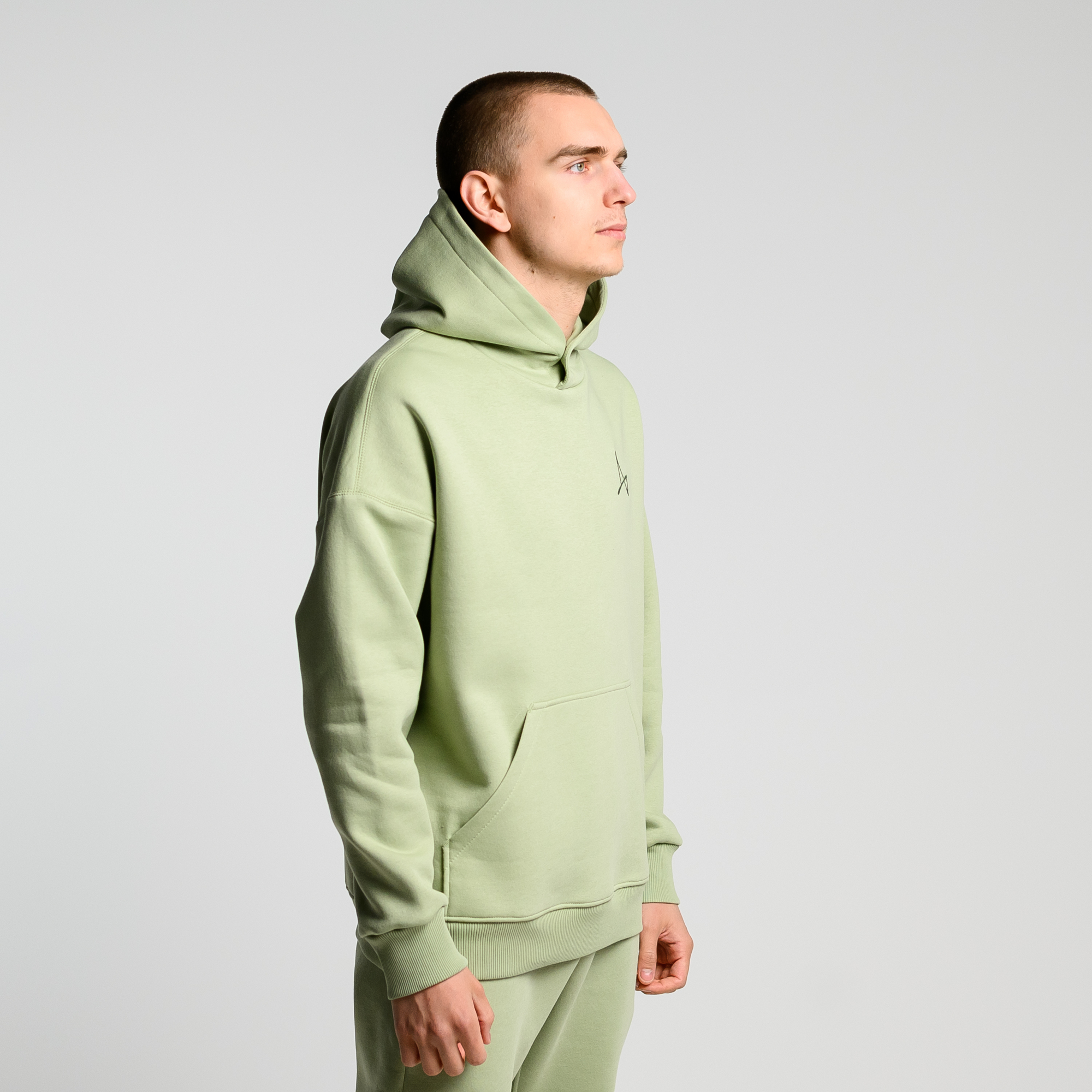 Утеплённое худи с кнопкой