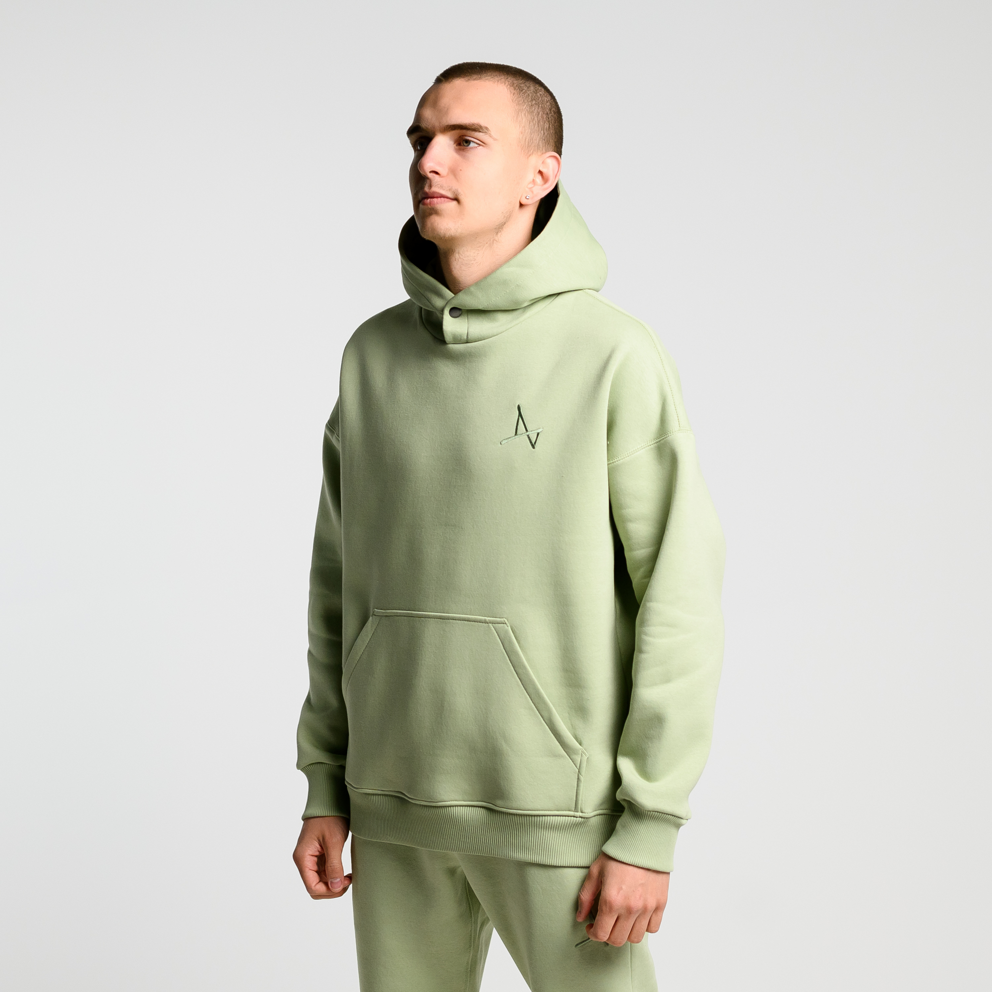 Утеплённое худи с кнопкой