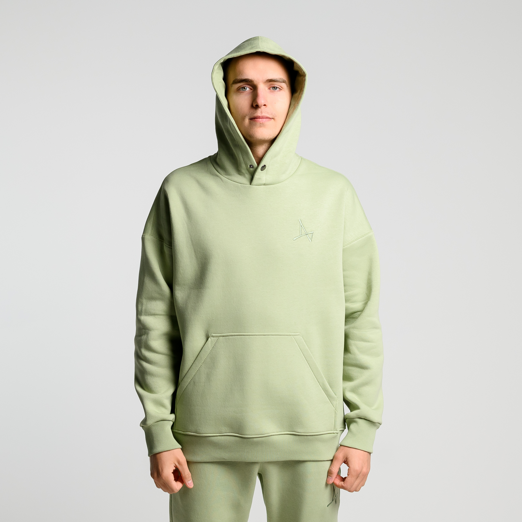 Утеплённое худи с кнопкой