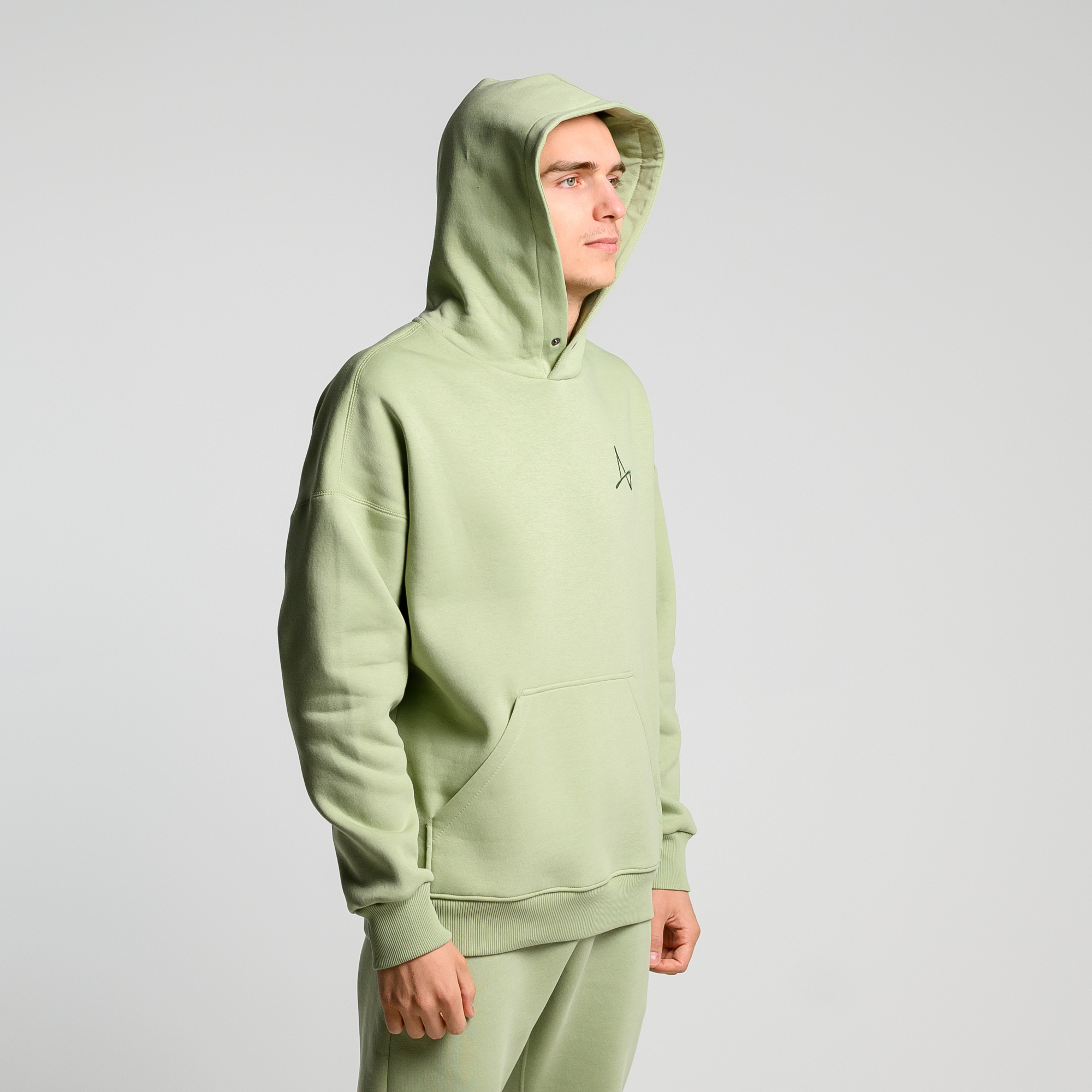 Утеплённое худи с кнопкой