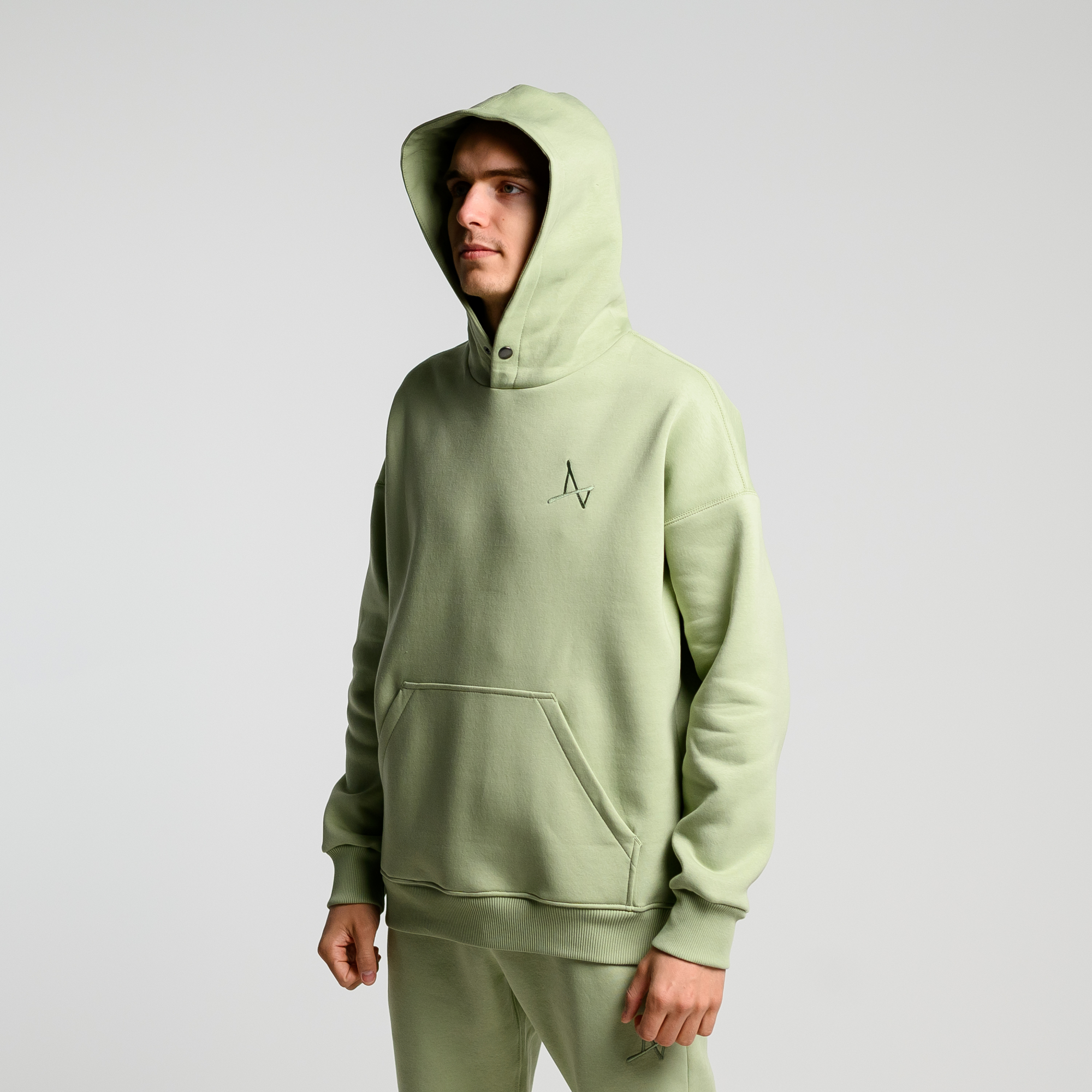 Утеплённое худи с кнопкой