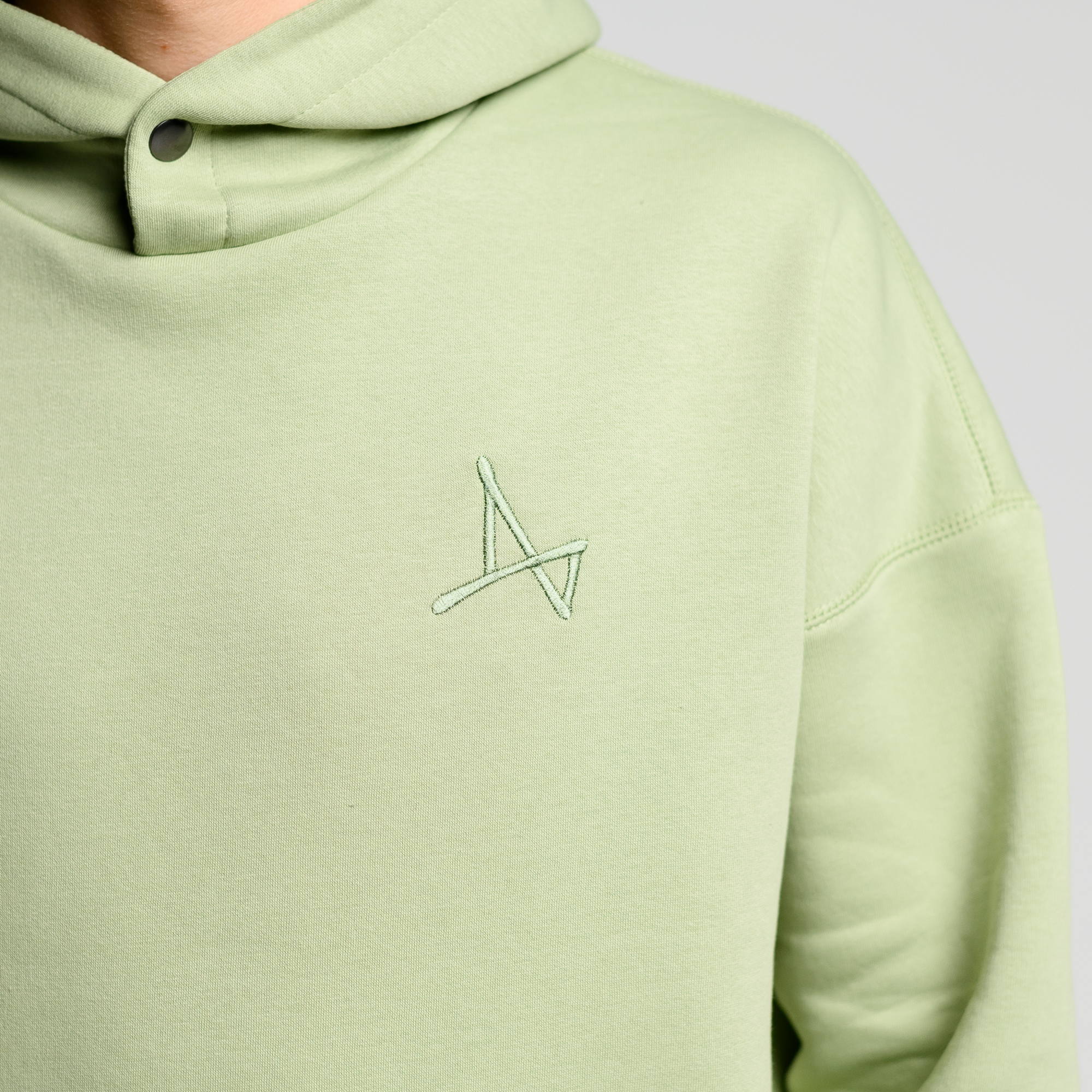 Утеплённое худи с кнопкой