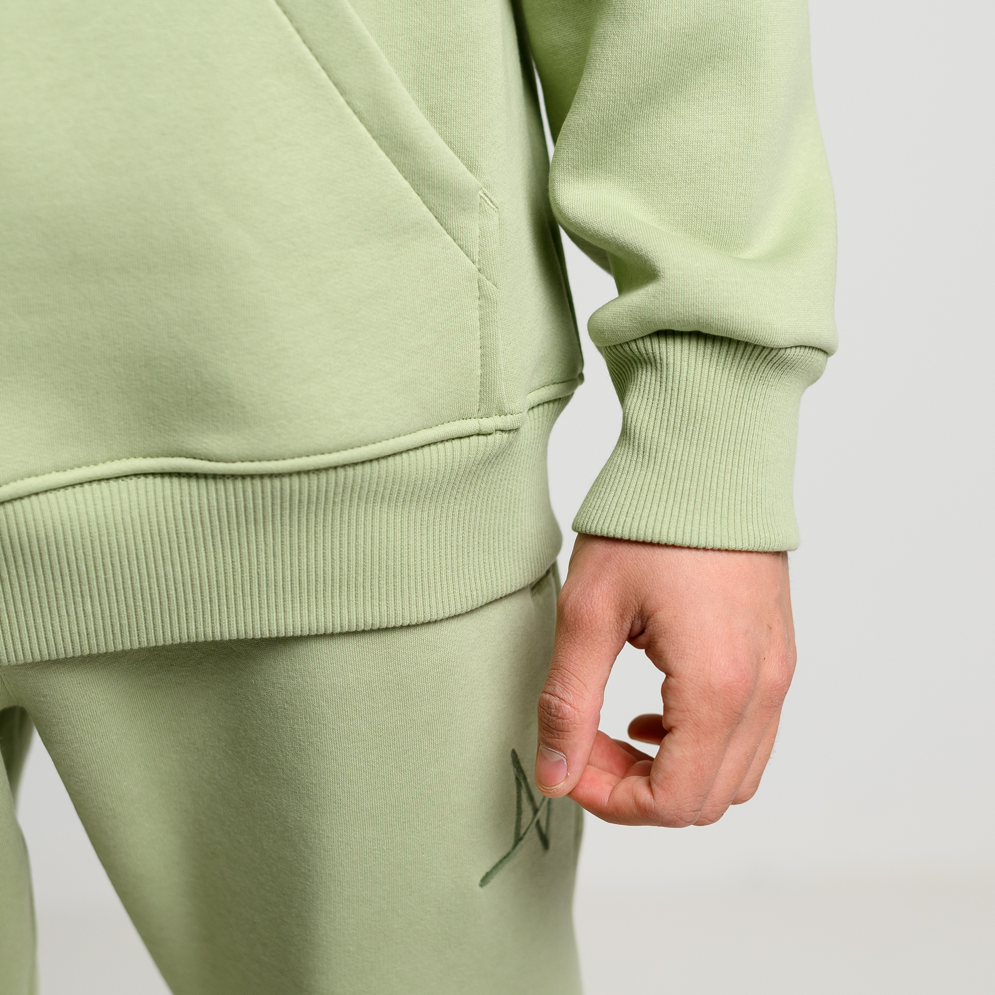 Утеплённое худи с кнопкой