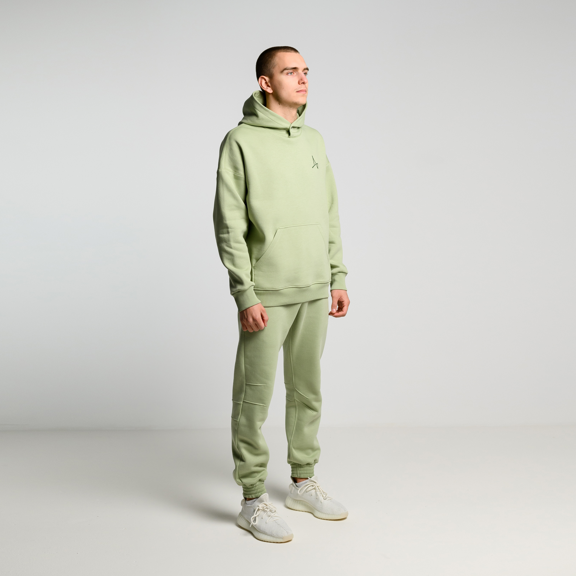 Утеплённое худи с кнопкой