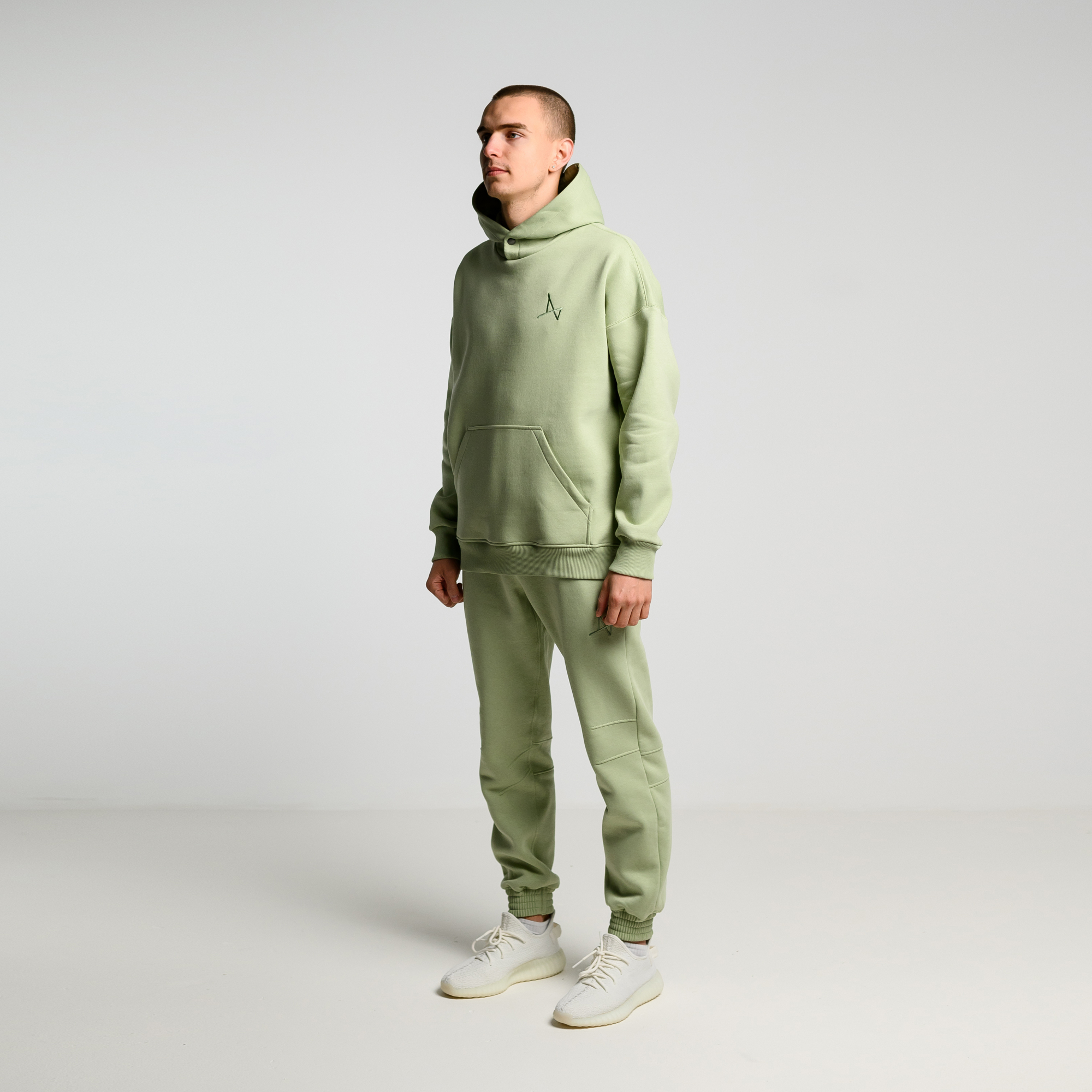 Утеплённое худи с кнопкой