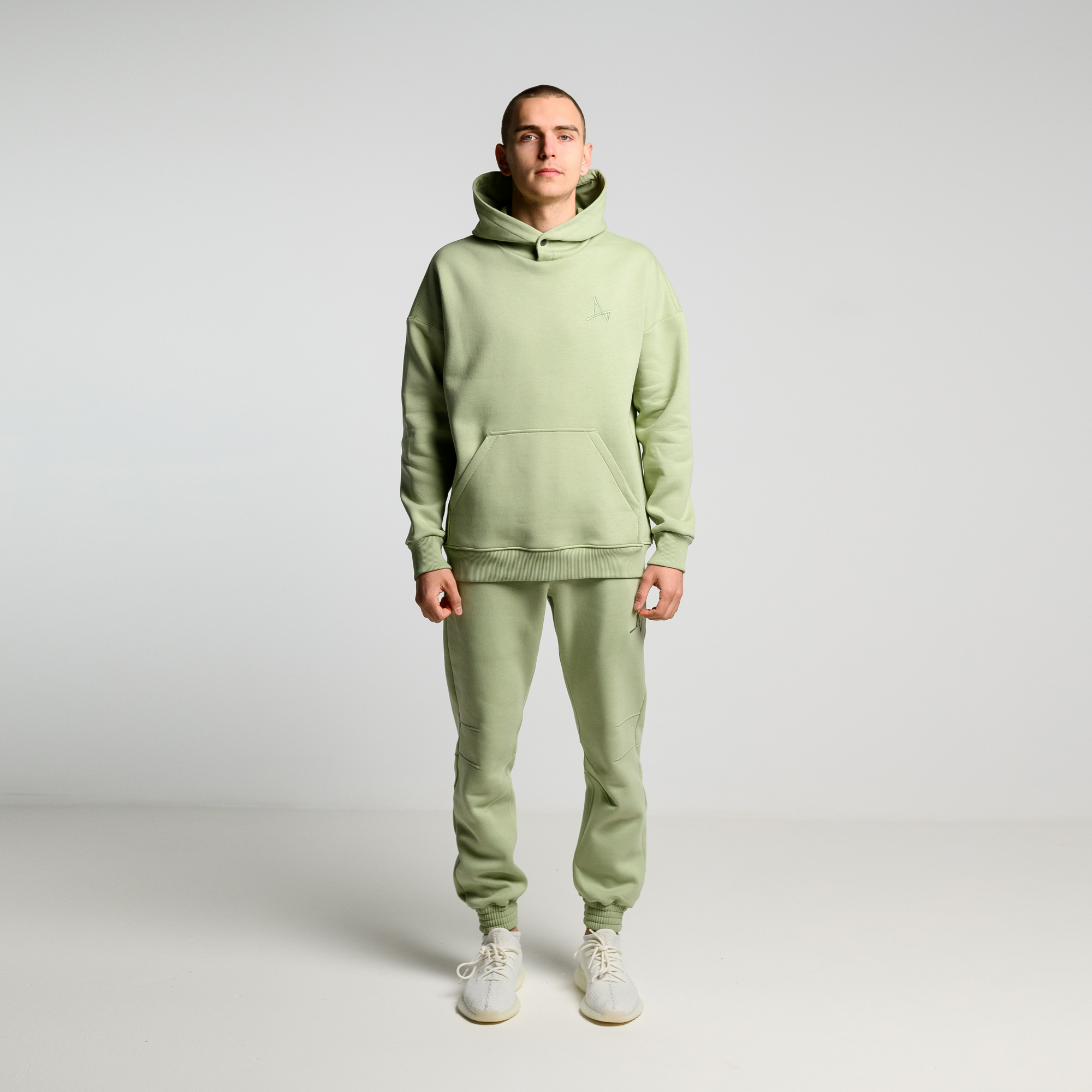 Утеплённое худи с кнопкой