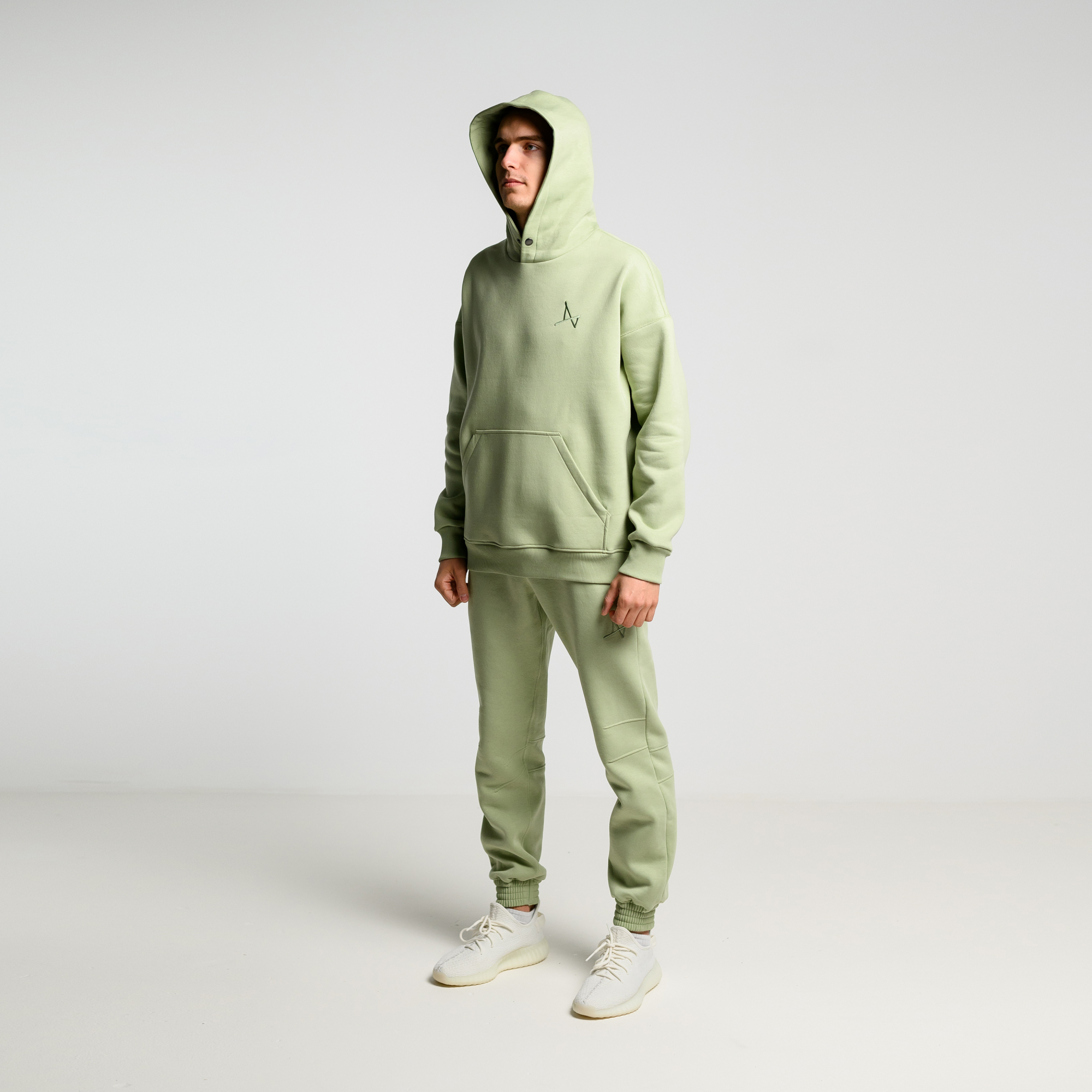 Утеплённое худи с кнопкой