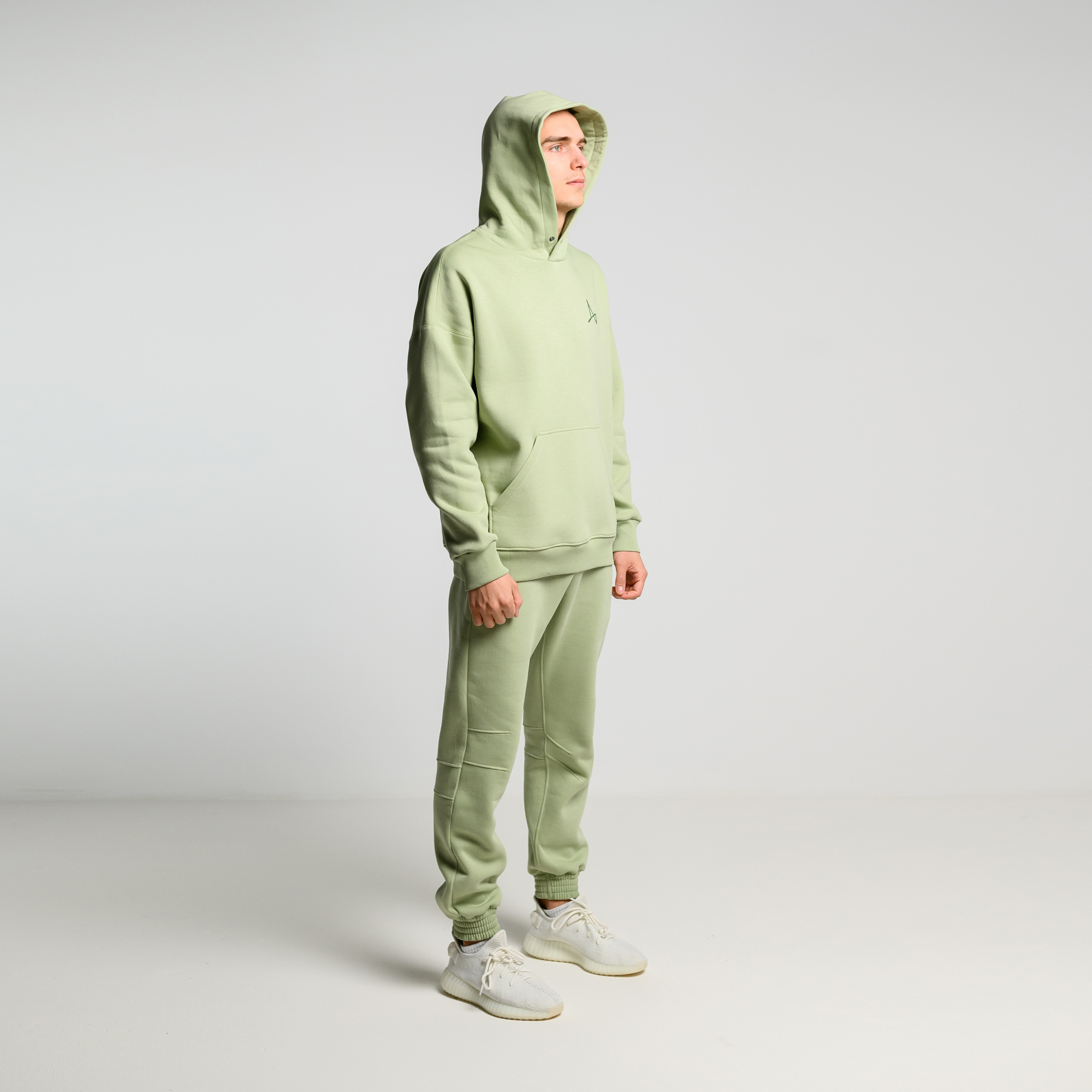 Утеплённое худи с кнопкой