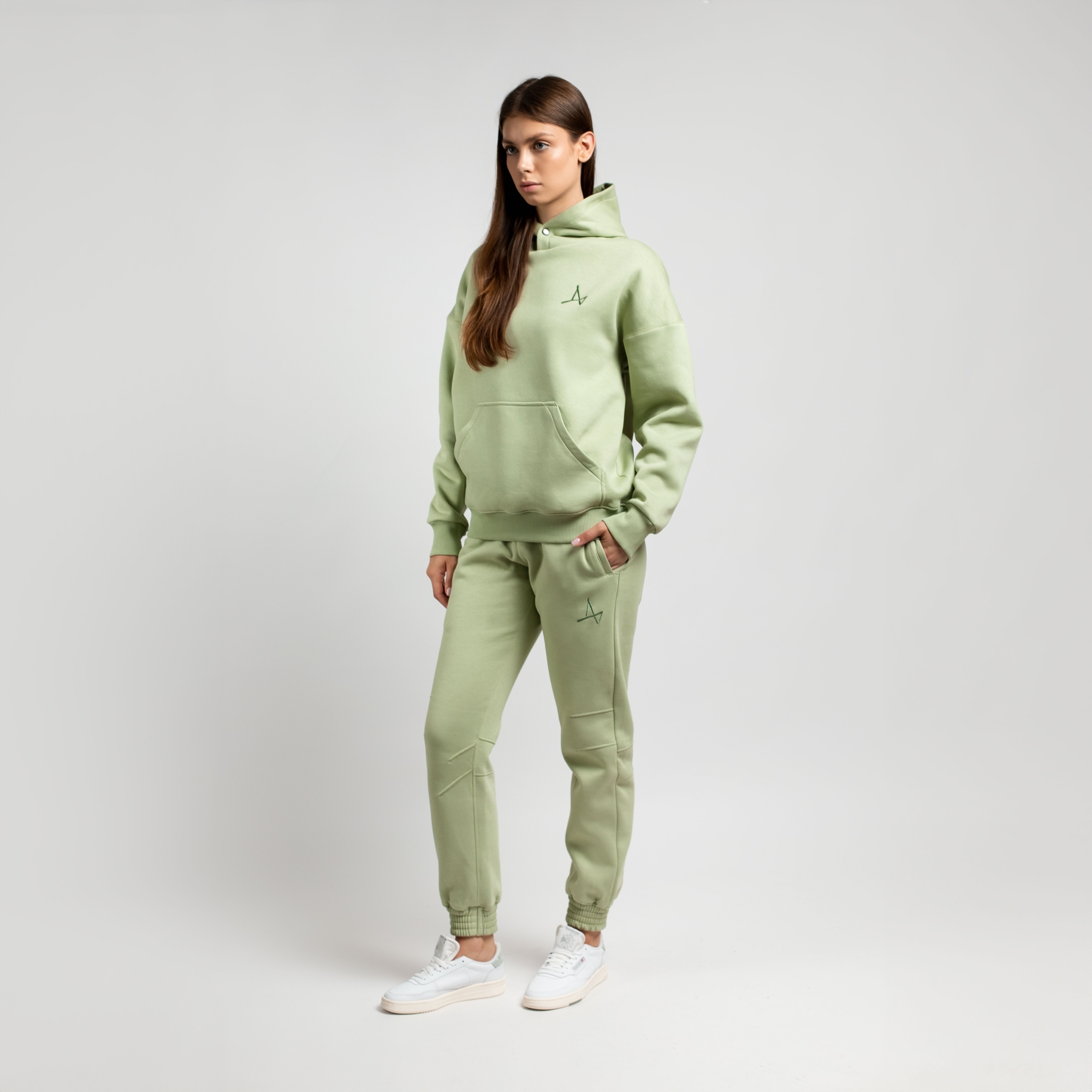 Утеплённое худи с кнопкой