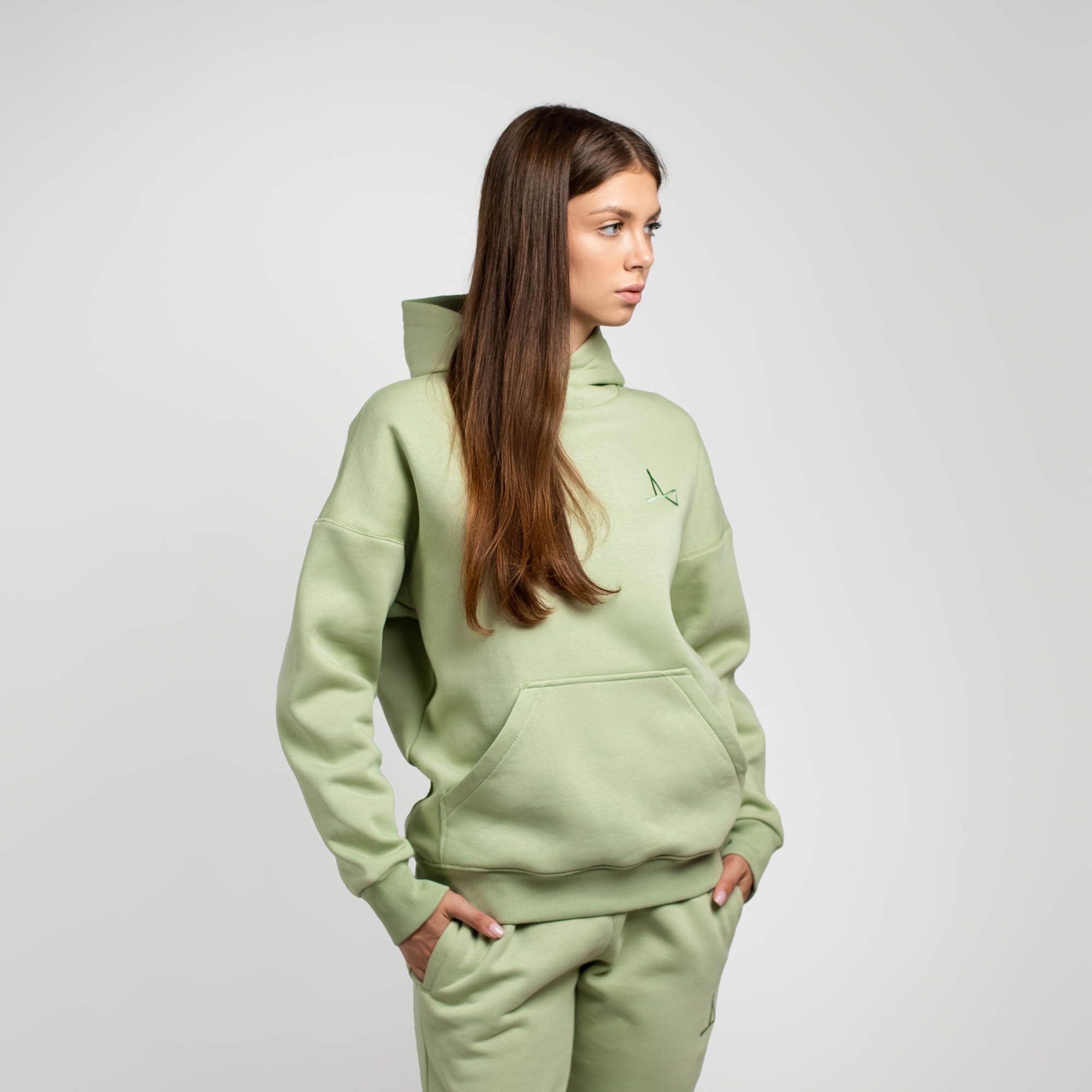 Утеплённое худи с кнопкой