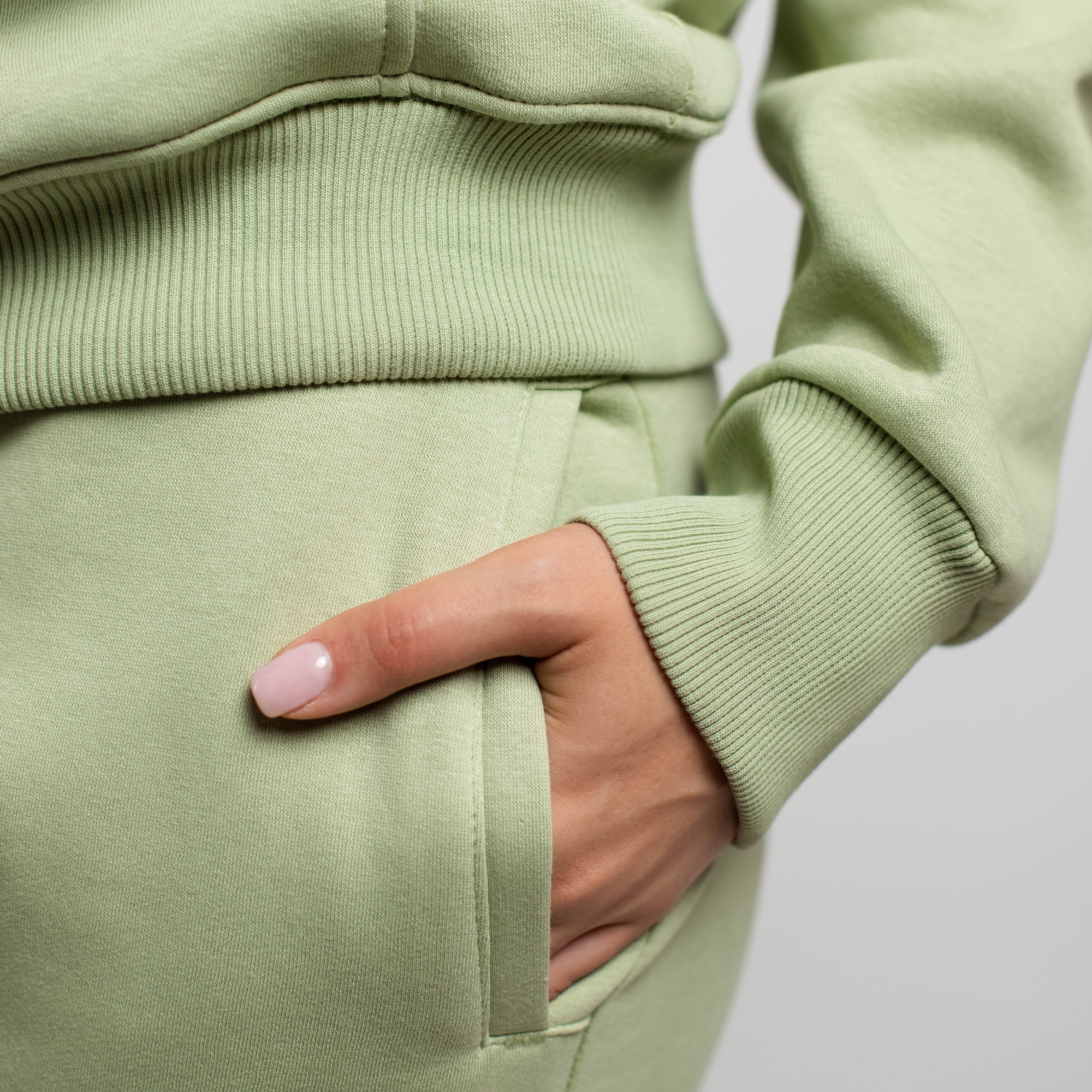 Утеплённое худи с кнопкой