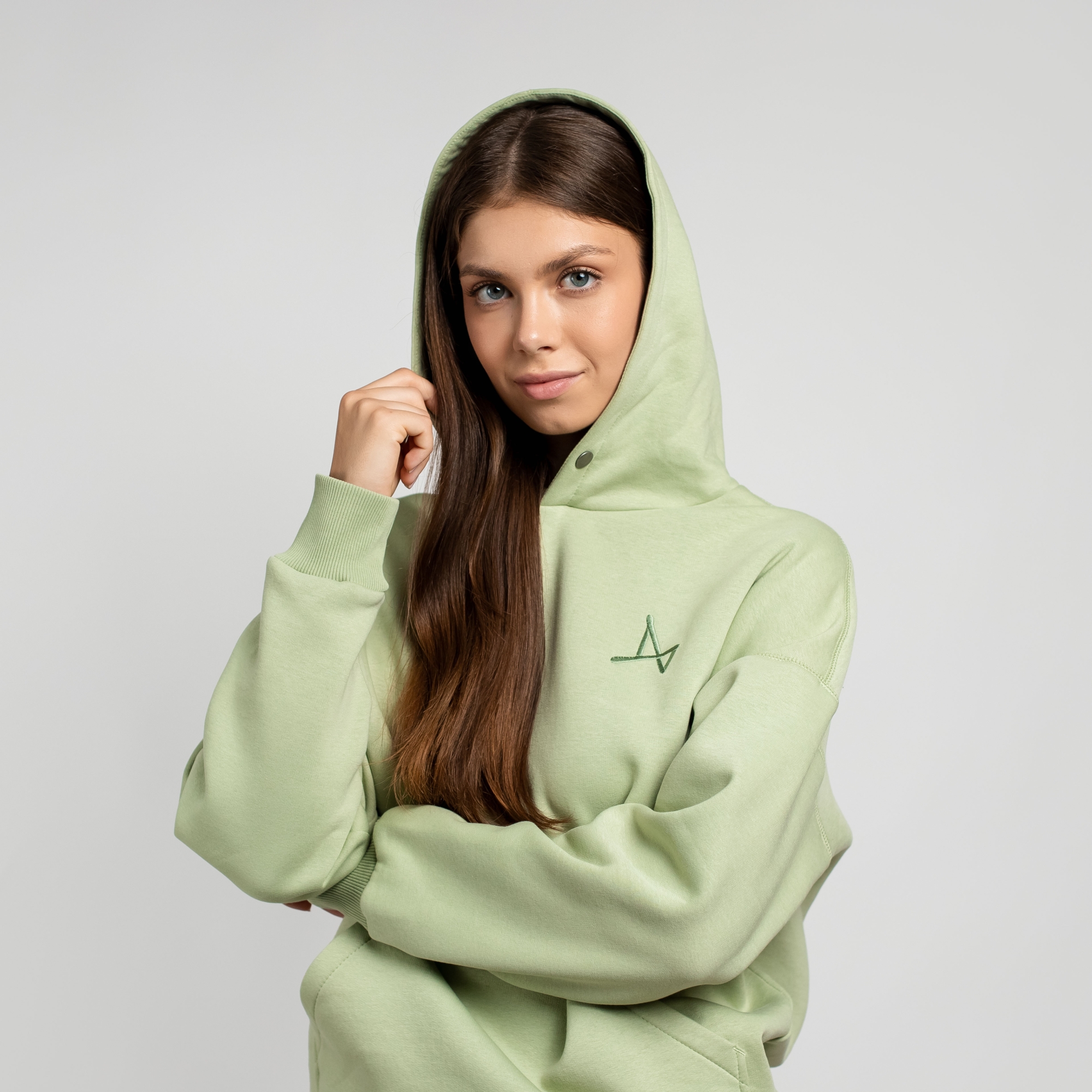 Утеплённое худи с кнопкой