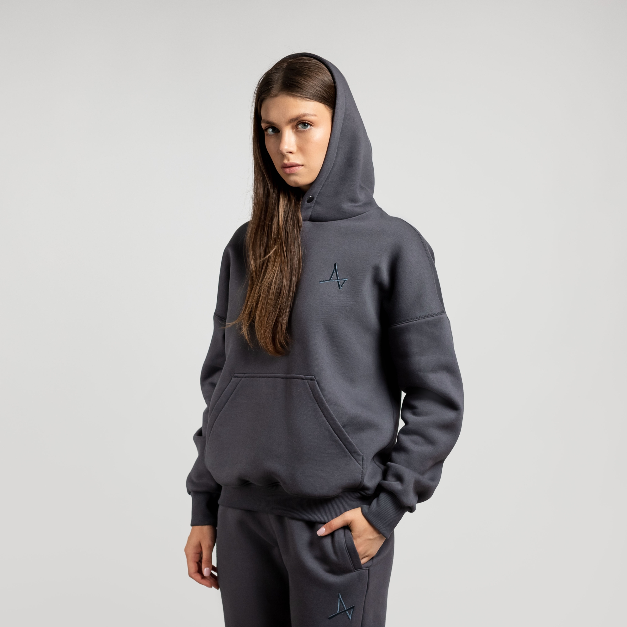 Утеплённое худи с кнопкой