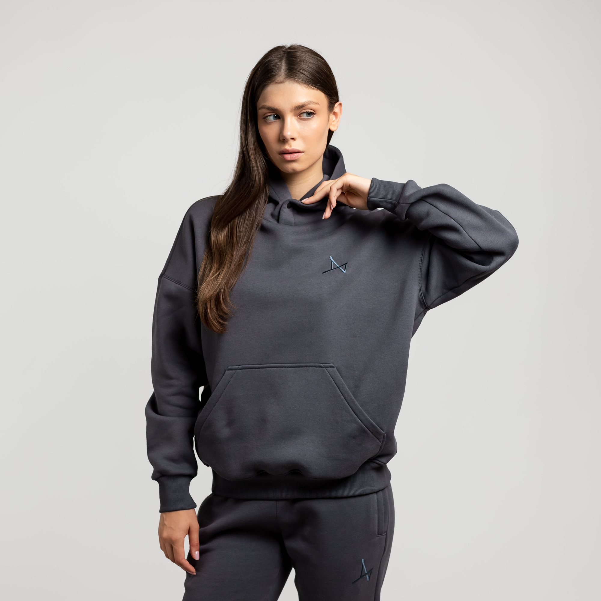 Утеплённое худи с кнопкой