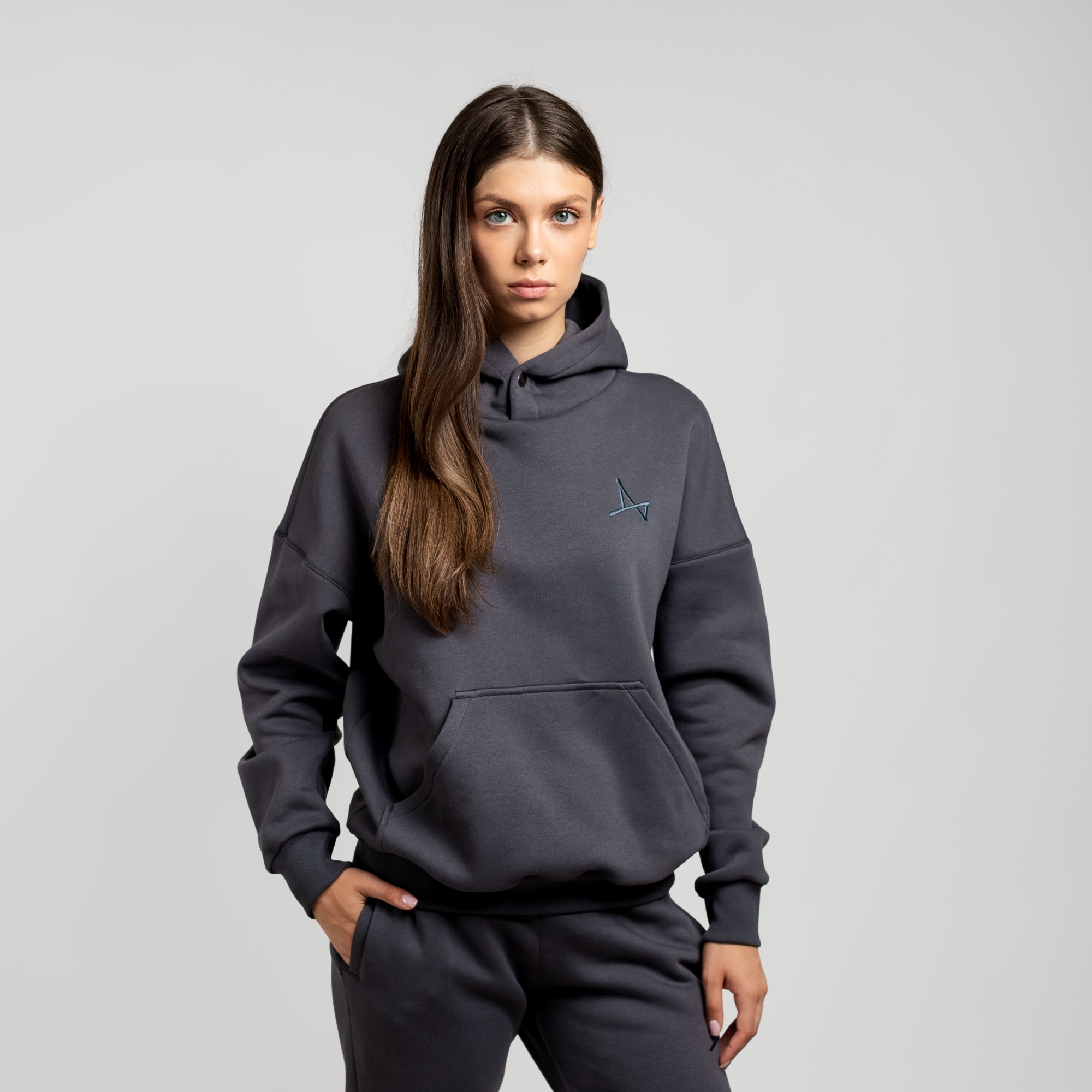 Утеплённое худи с кнопкой