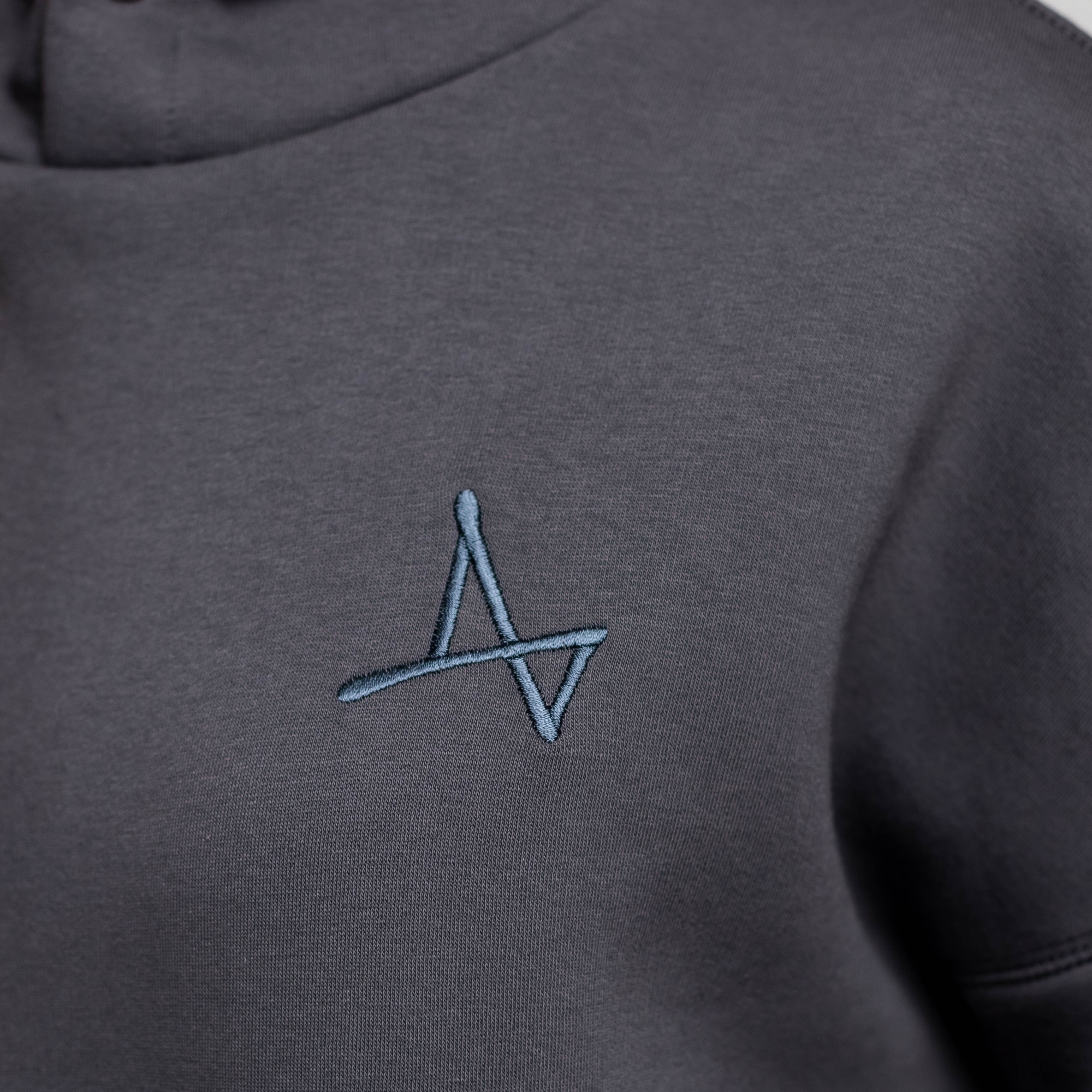 Утеплённое худи с кнопкой