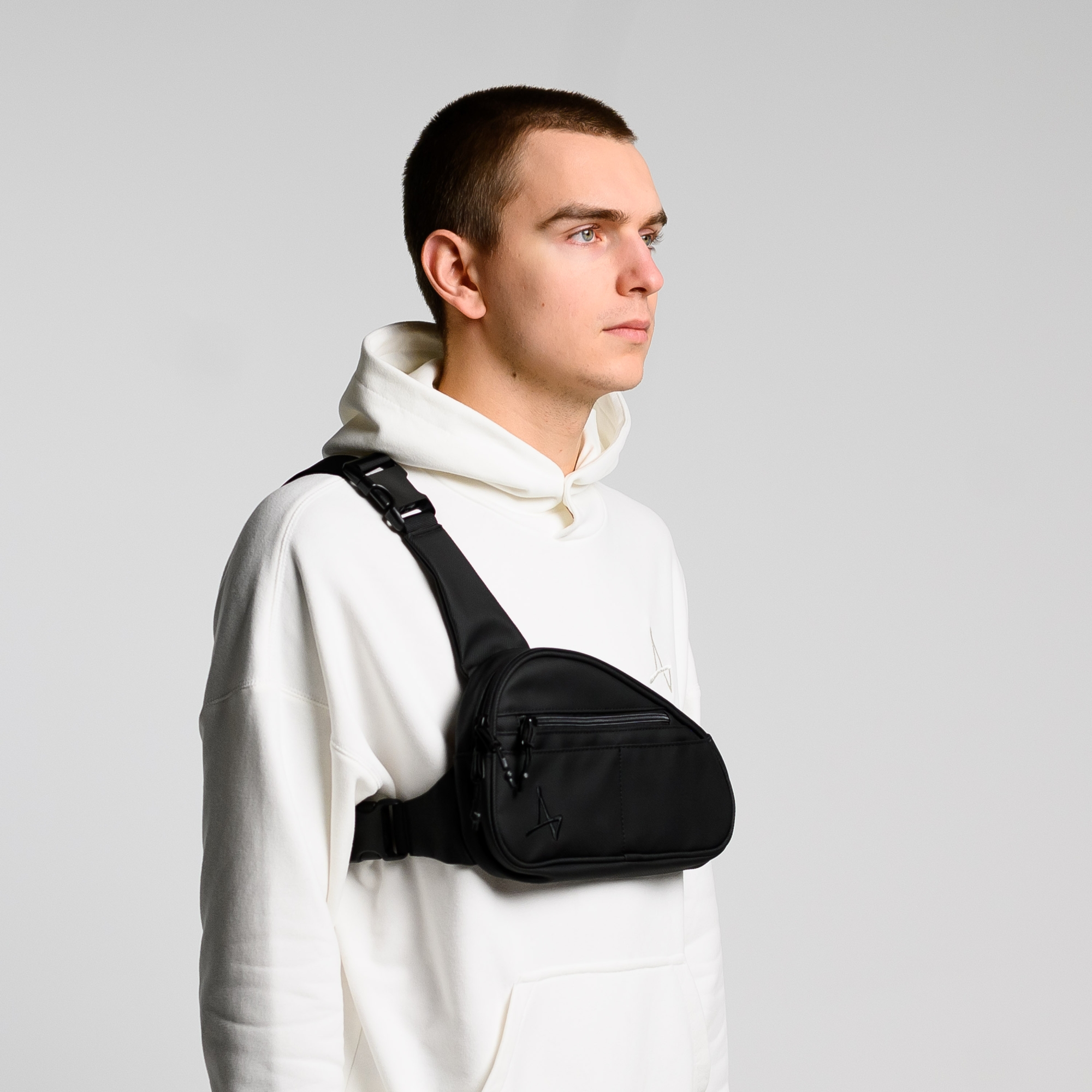 Нагрудная сумка