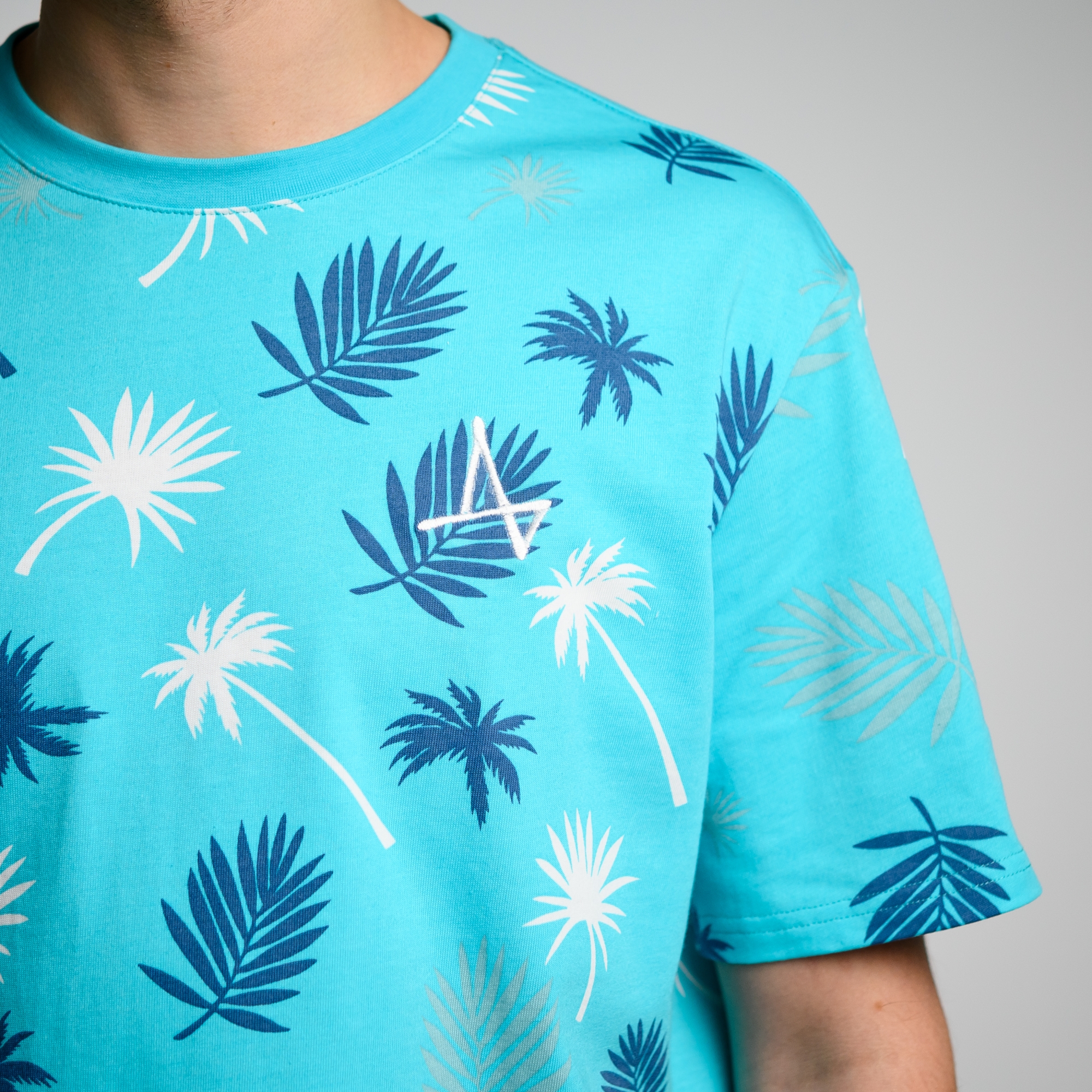 Футболка с пальмами