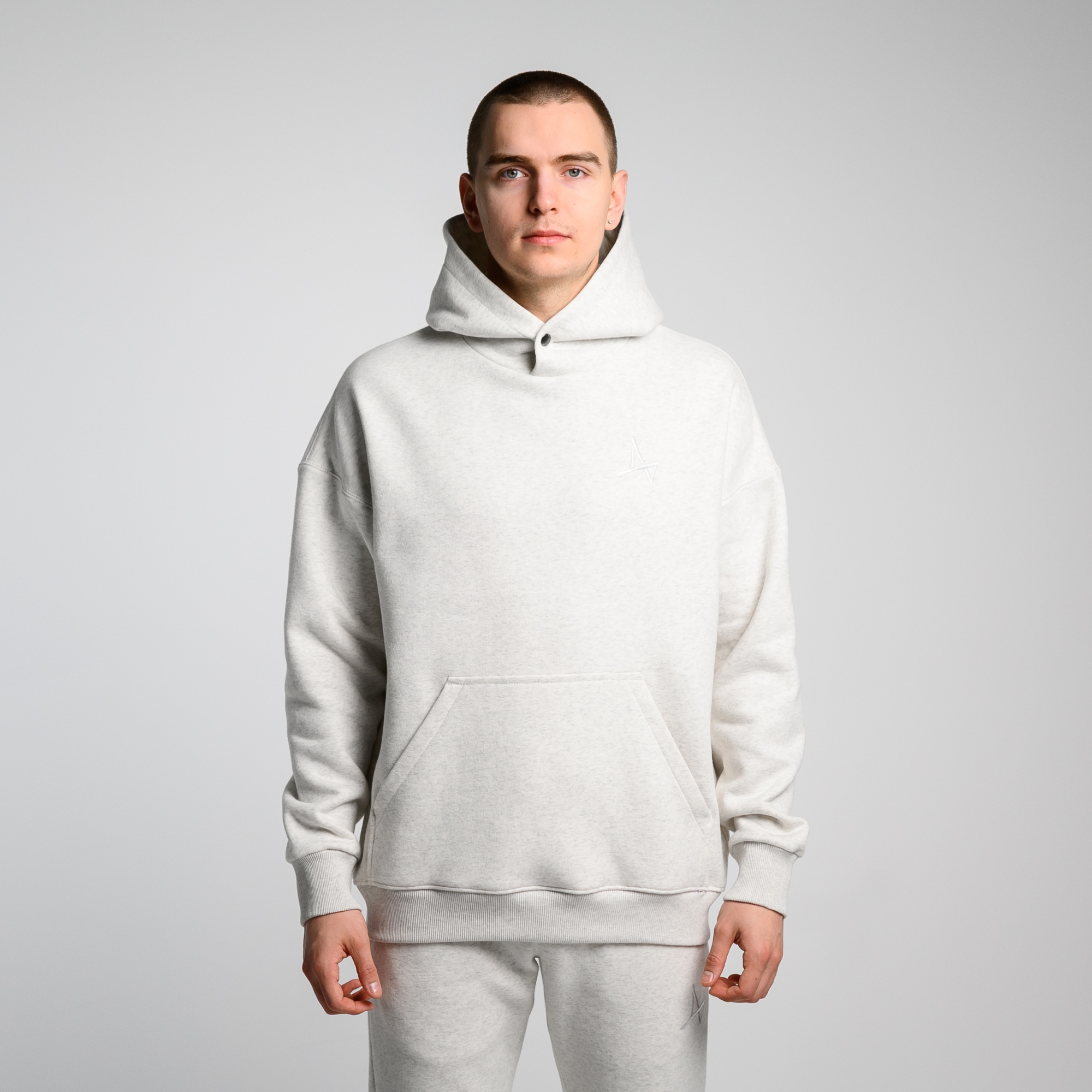 Утеплённое худи с кнопкой