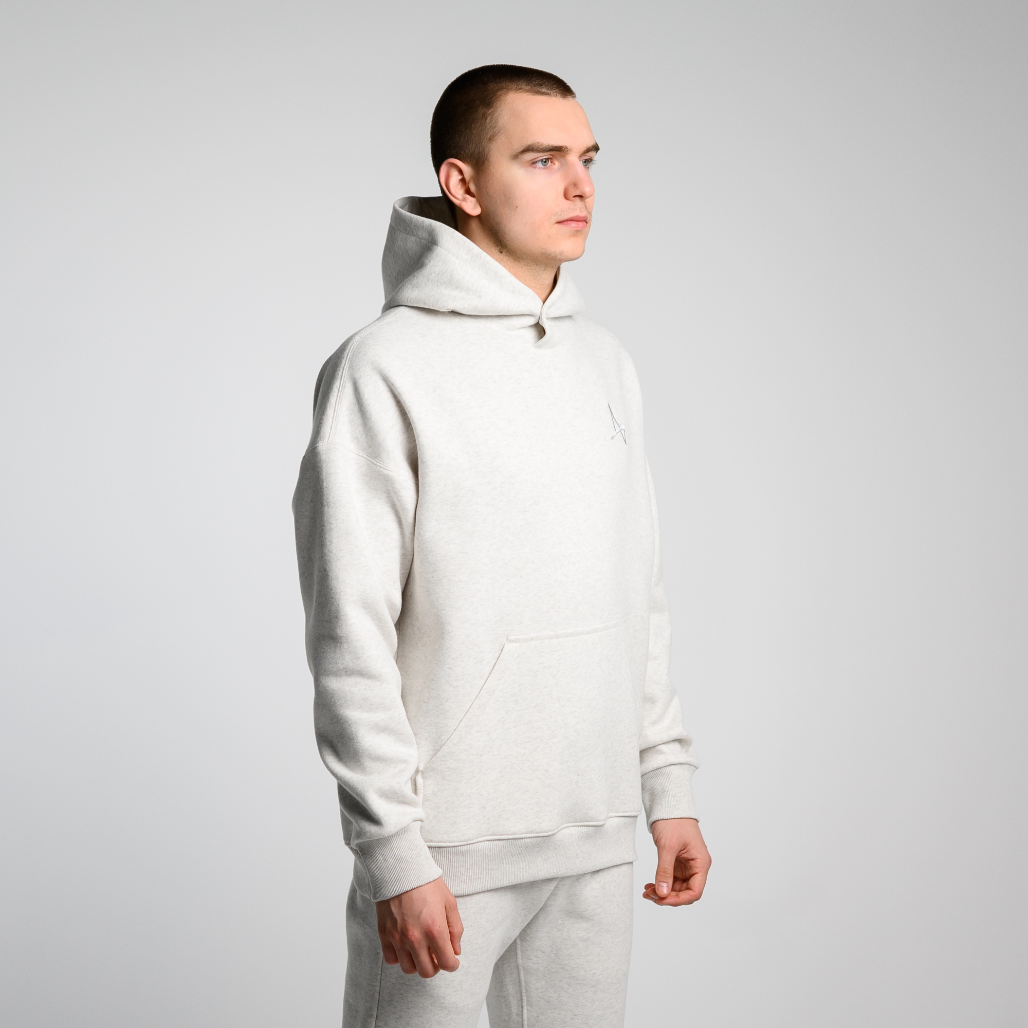 Утеплённое худи с кнопкой