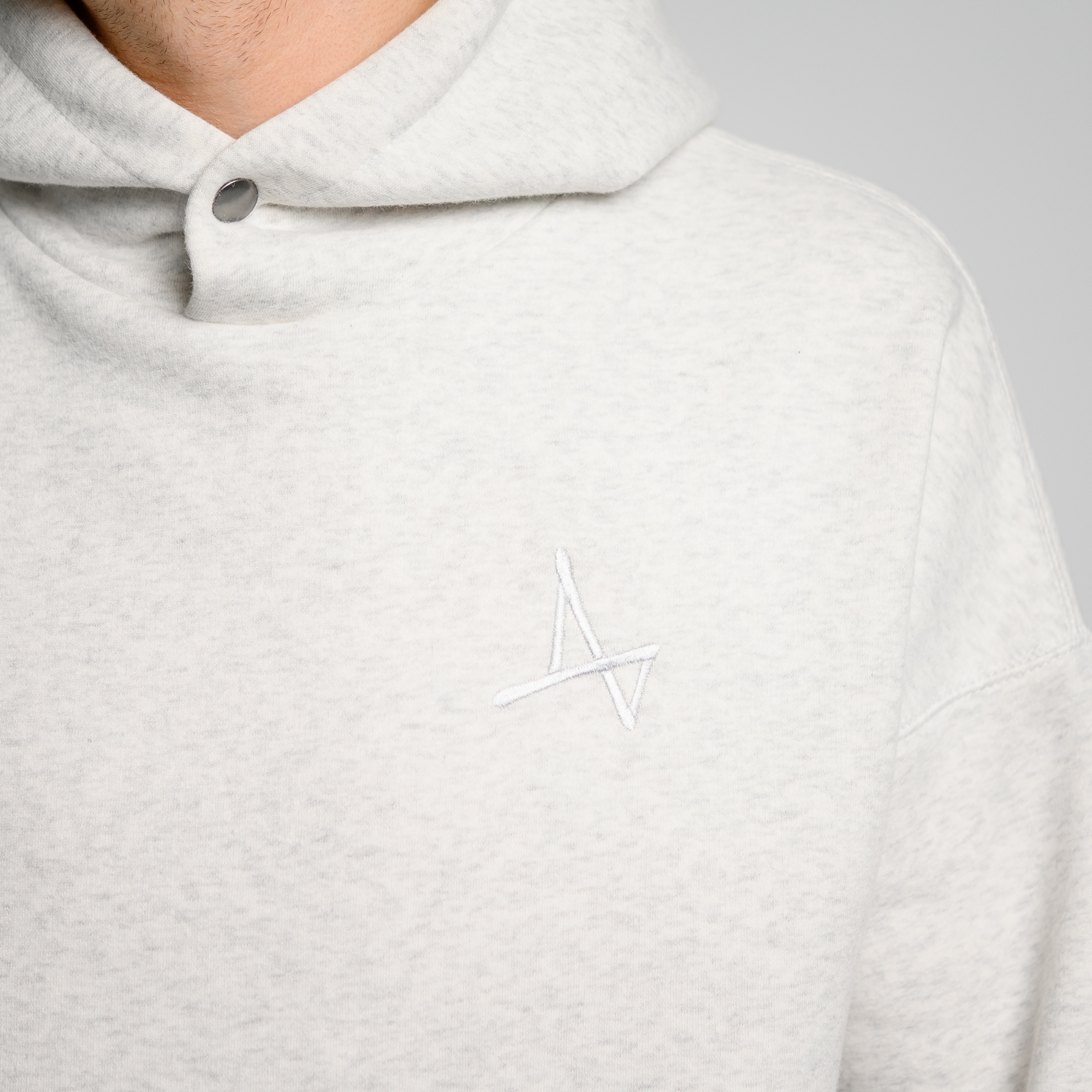 Утеплённое худи с кнопкой