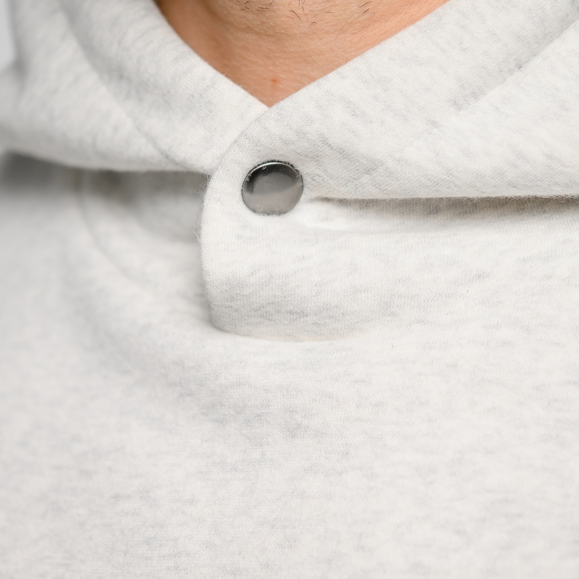 Утеплённое худи с кнопкой