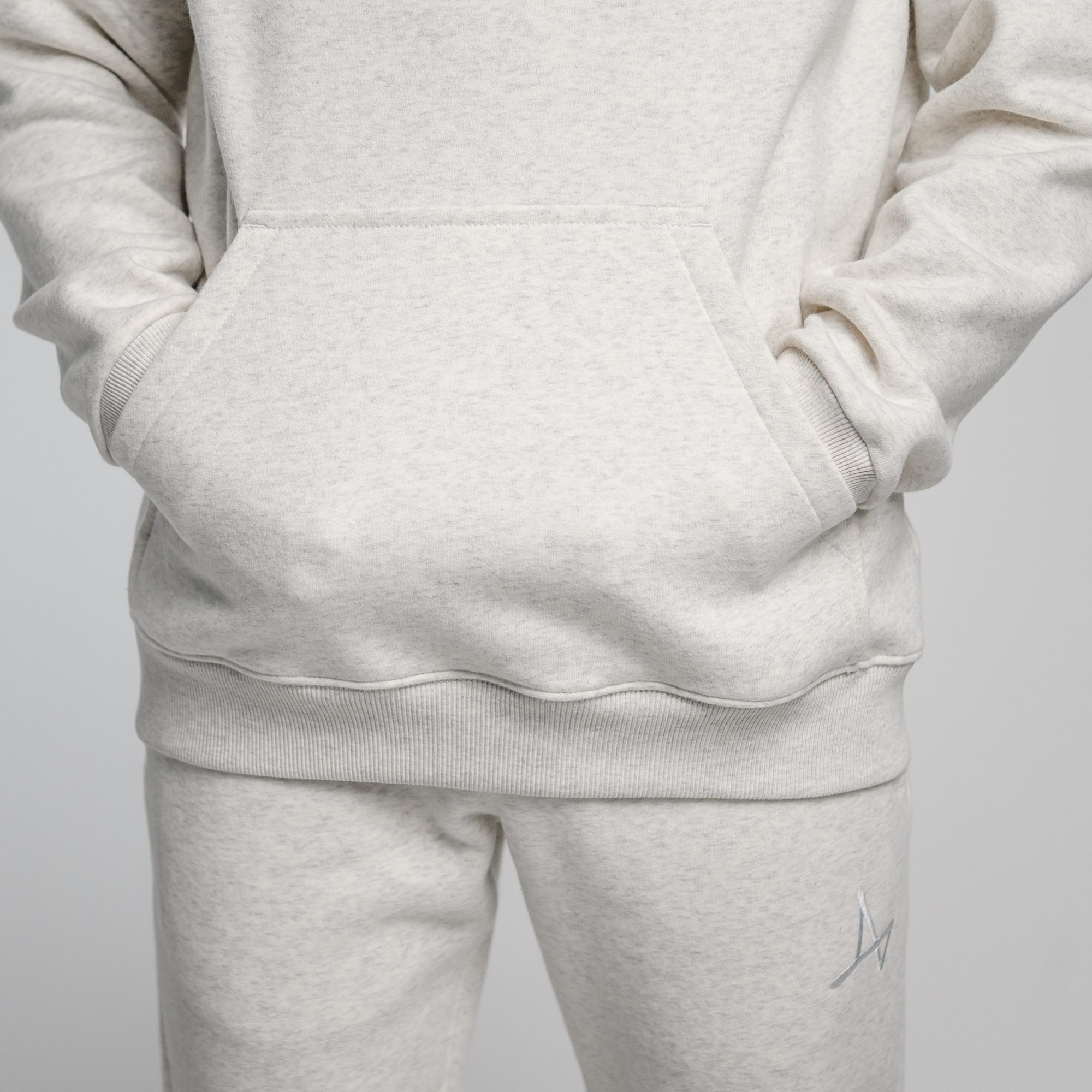 Утеплённое худи с кнопкой