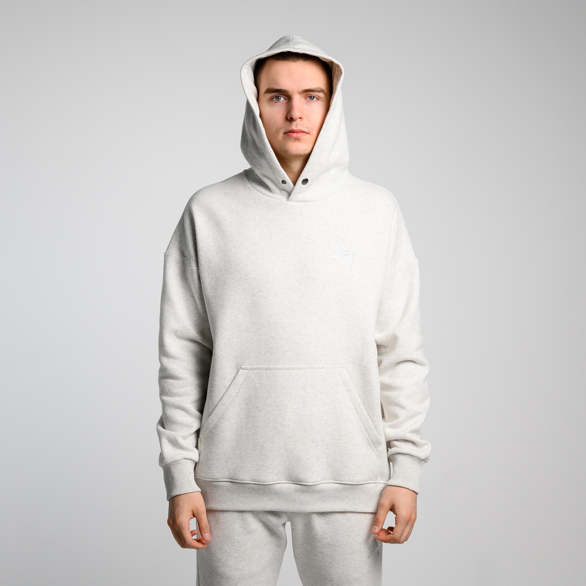 Утеплённое худи с кнопкой