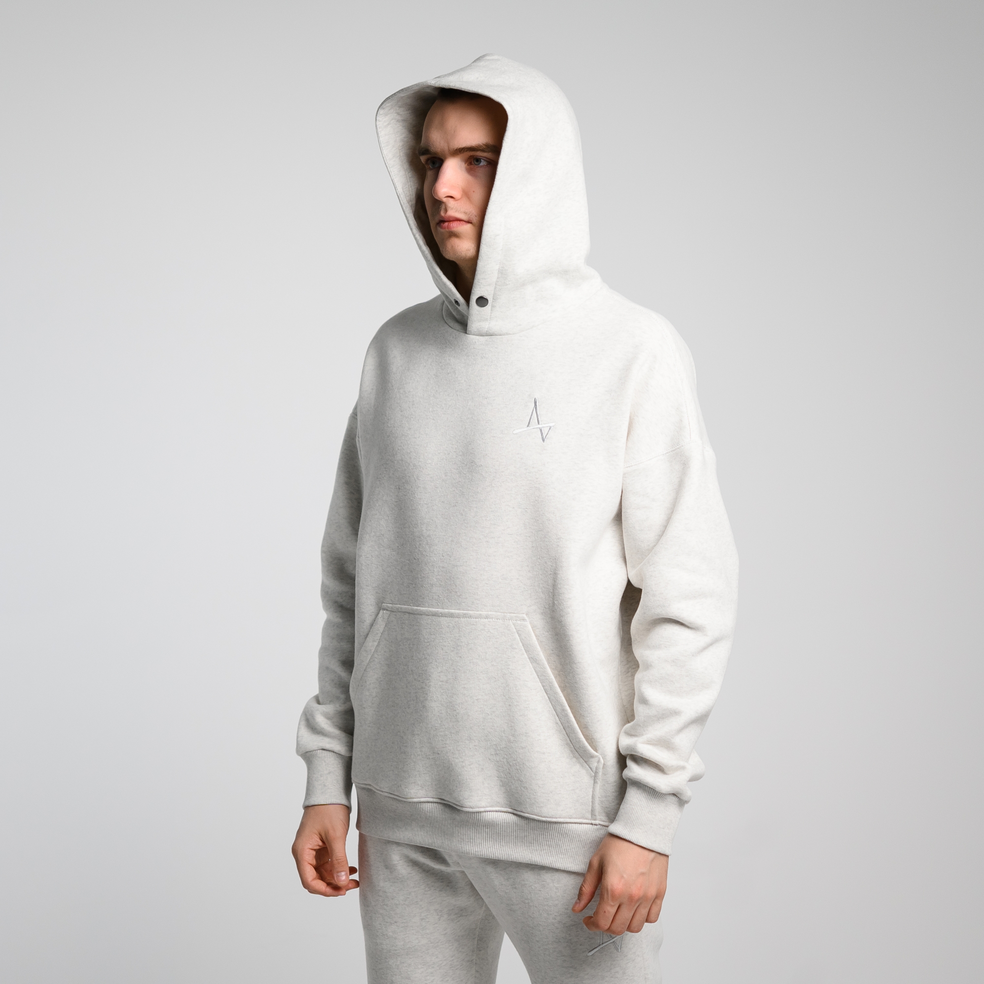 Утеплённое худи с кнопкой