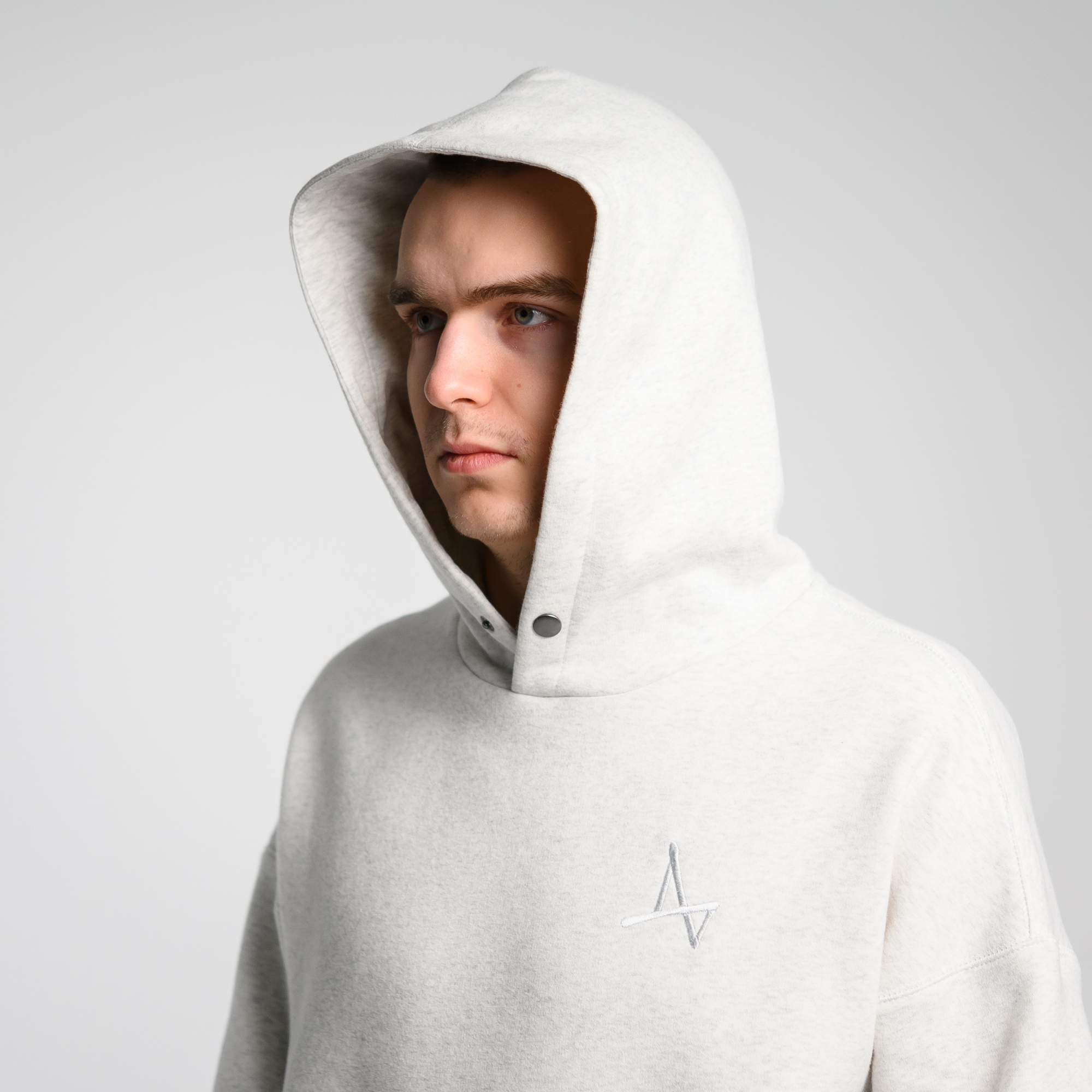 Утеплённое худи с кнопкой