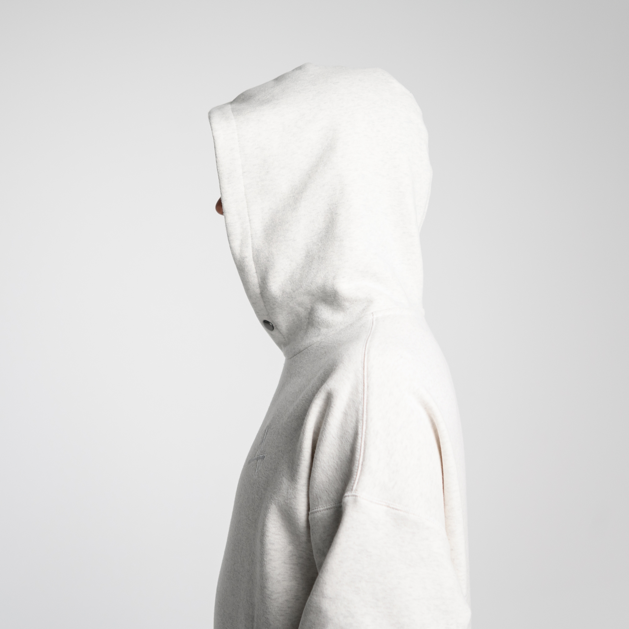 Утеплённое худи с кнопкой