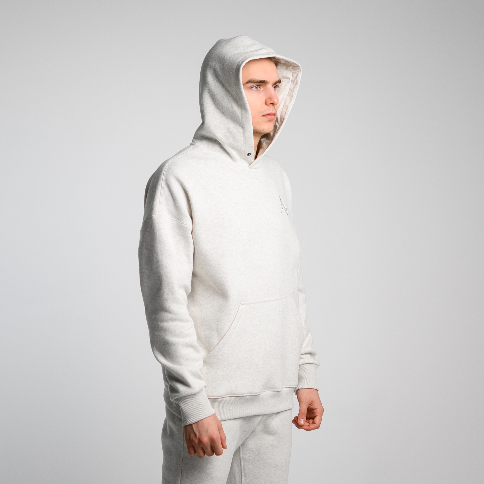 Утеплённое худи с кнопкой