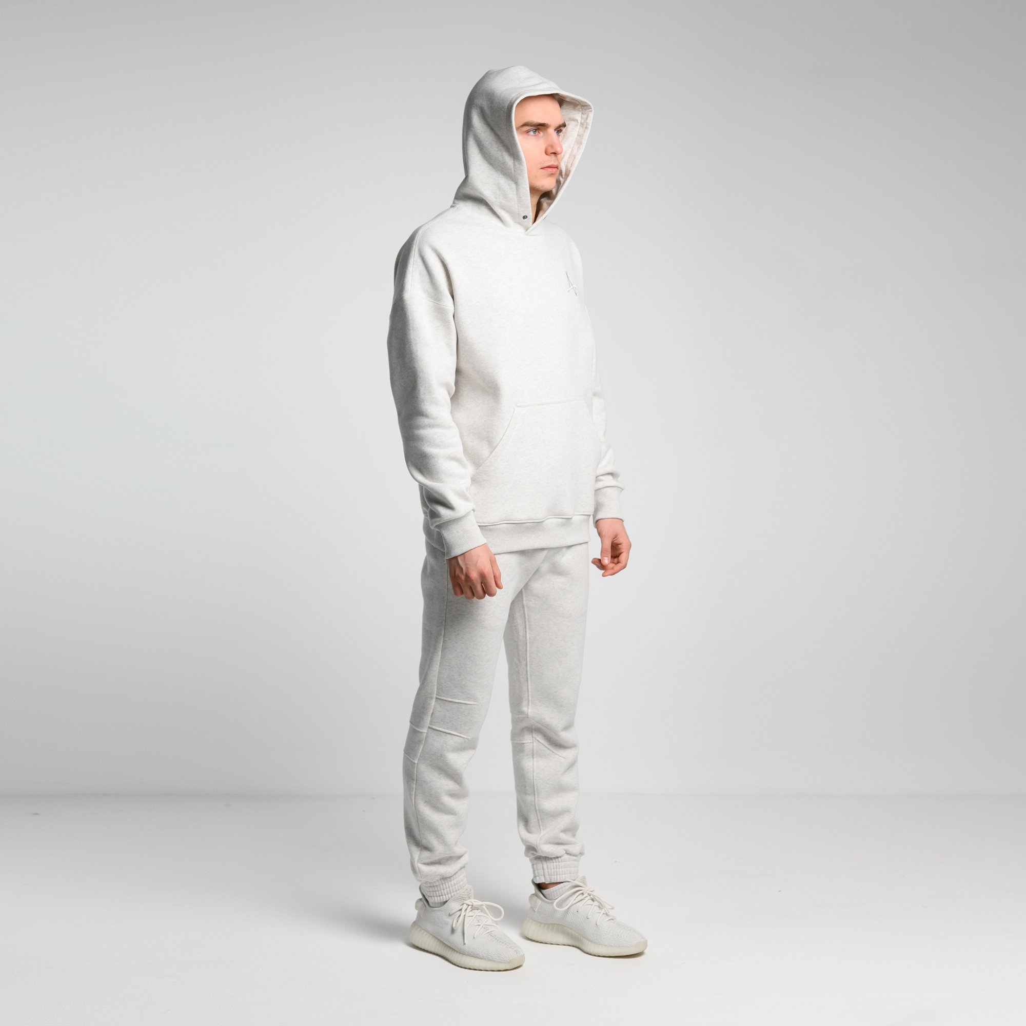 Утеплённое худи с кнопкой