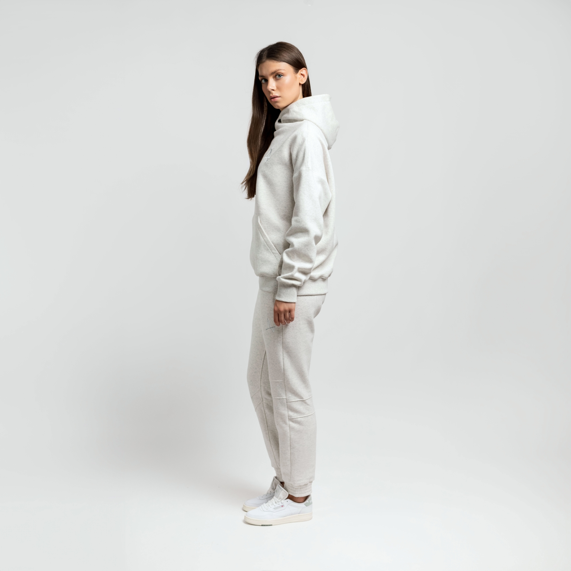 Утеплённое худи с кнопкой