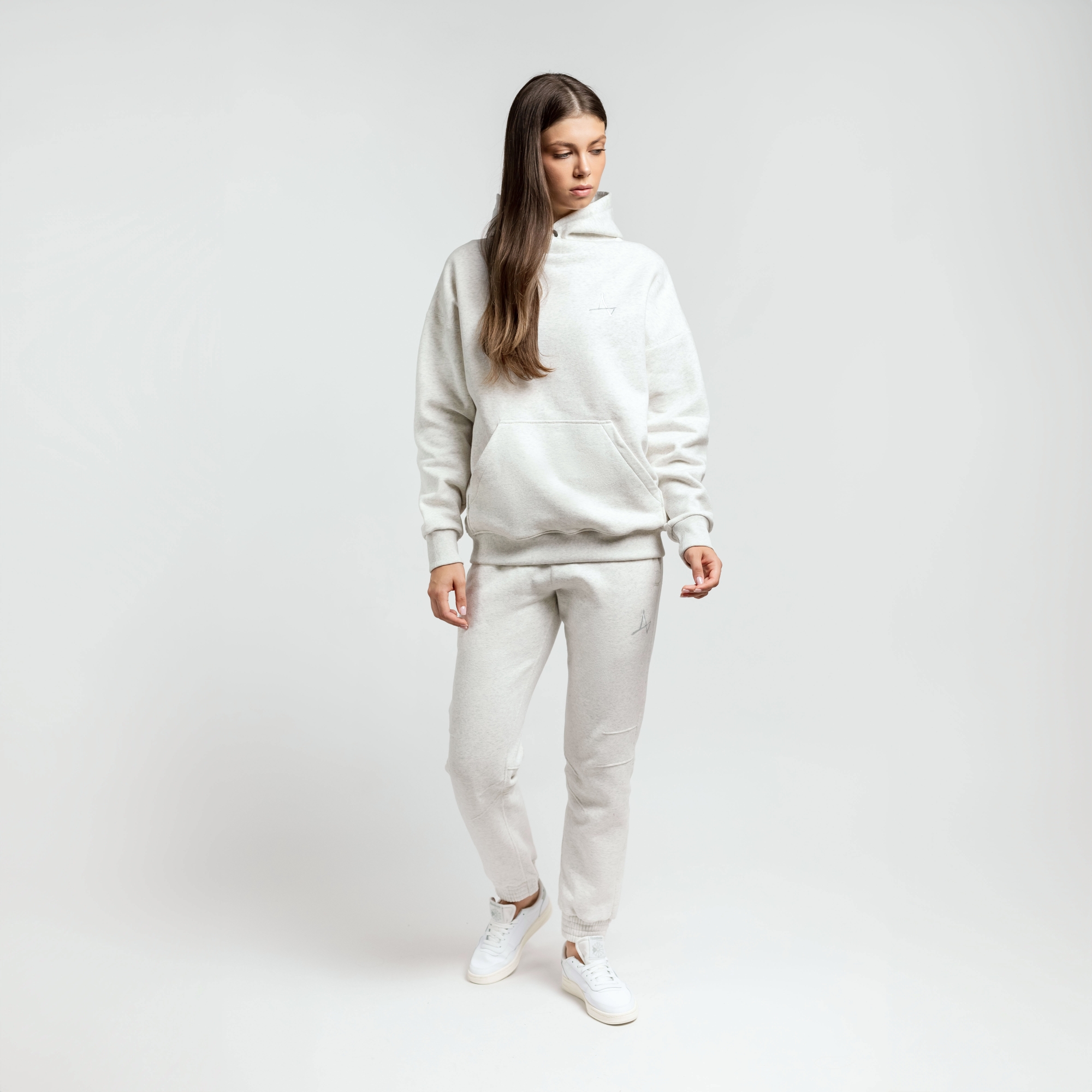 Утеплённое худи с кнопкой