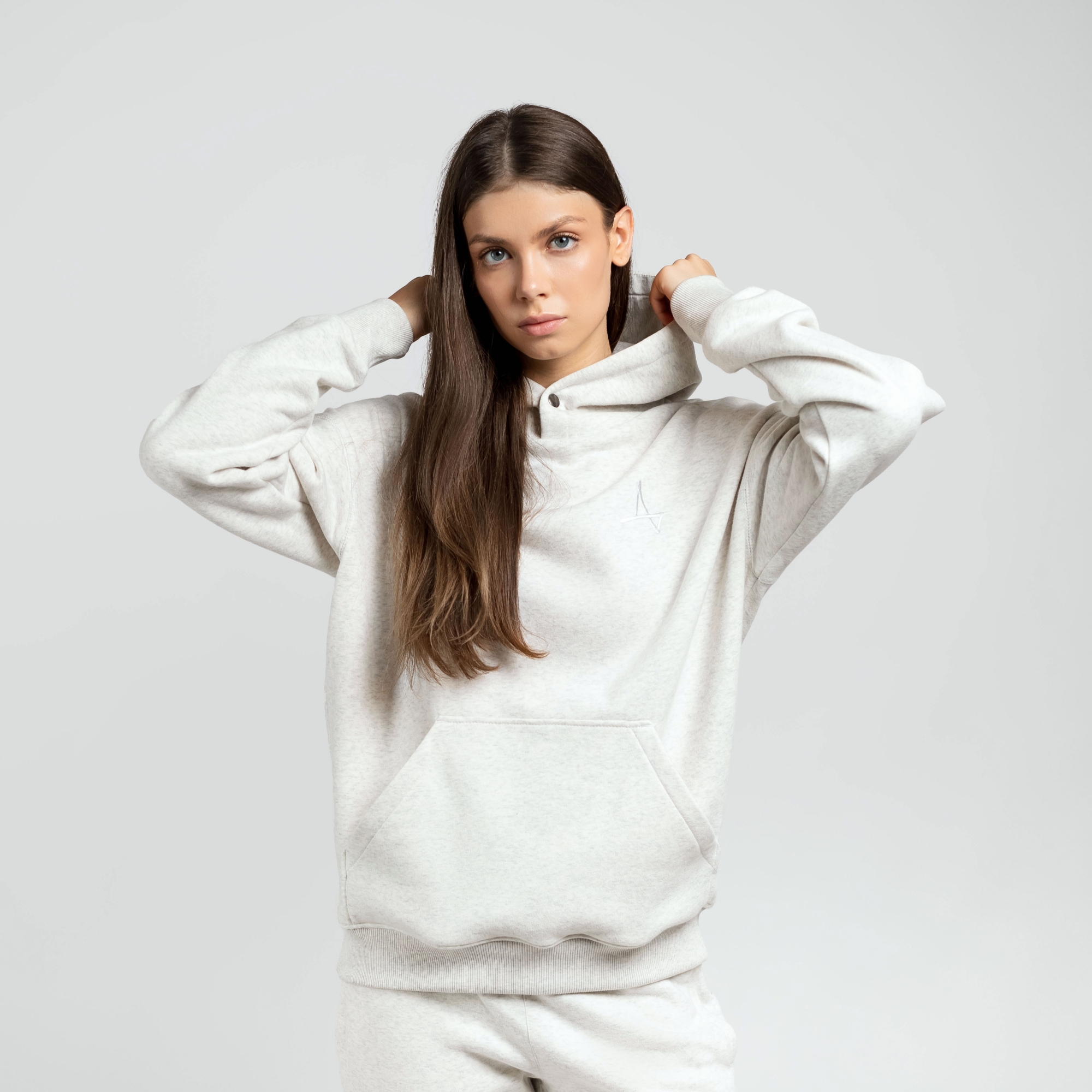 Утеплённое худи с кнопкой