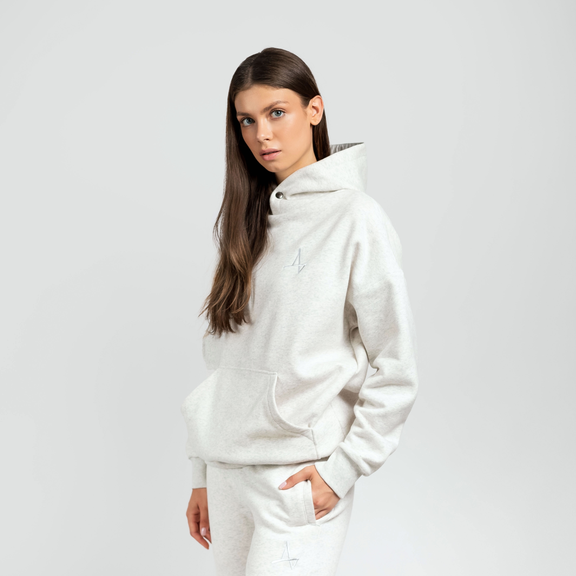 Утеплённое худи с кнопкой