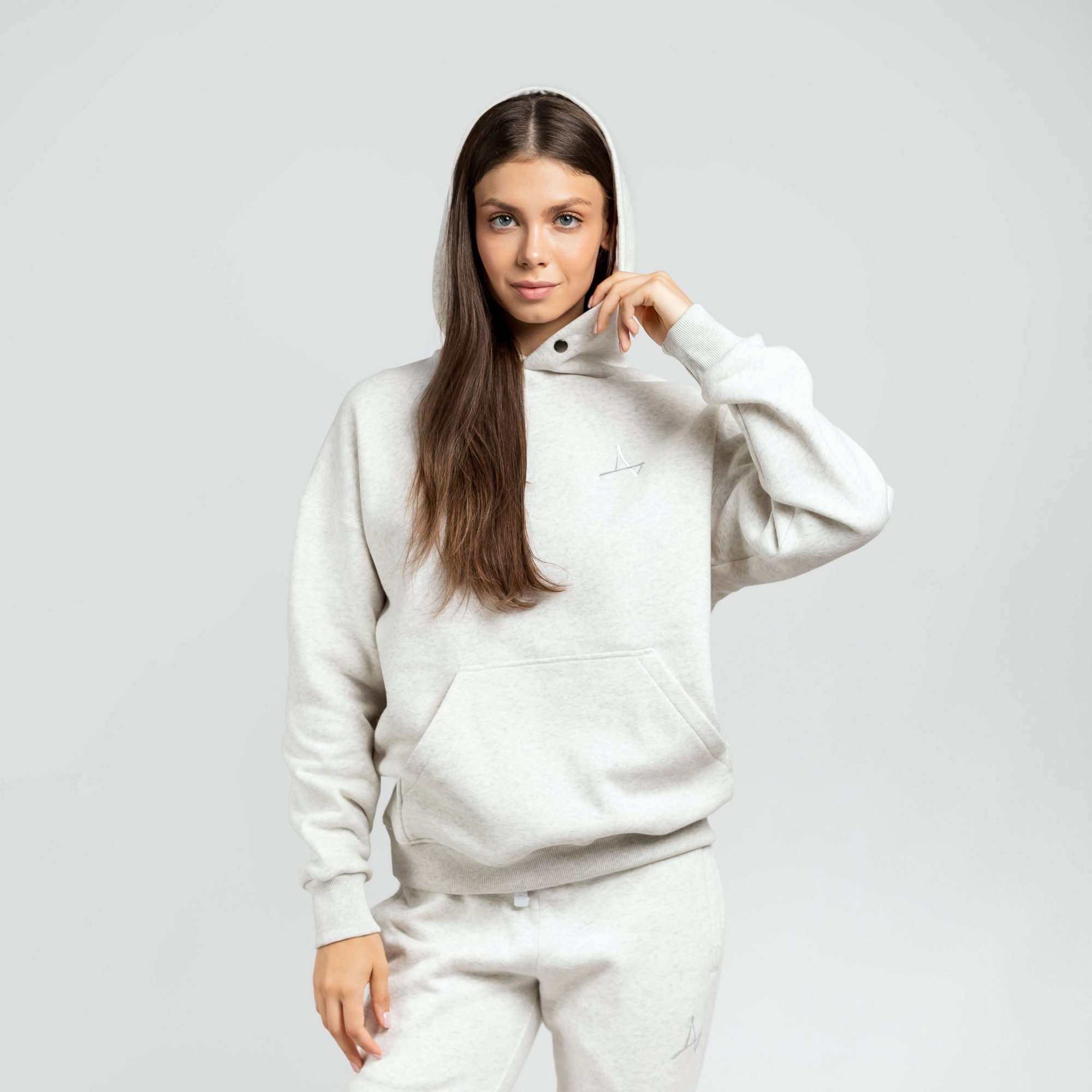 Утеплённое худи с кнопкой