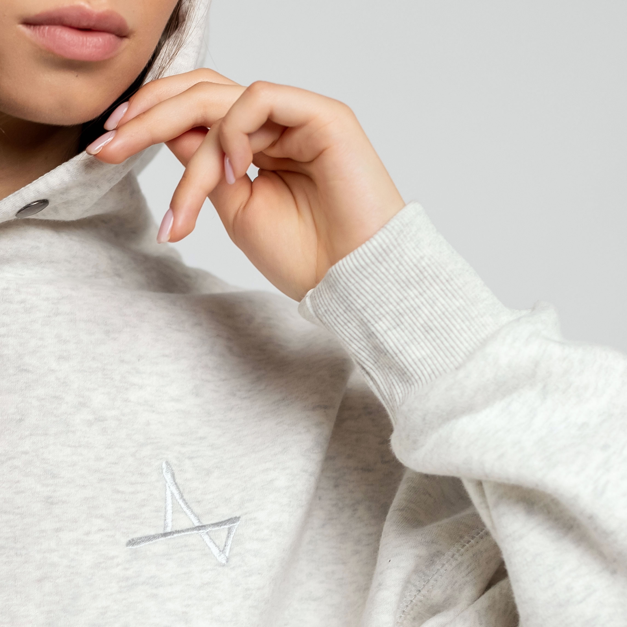 Утеплённое худи с кнопкой