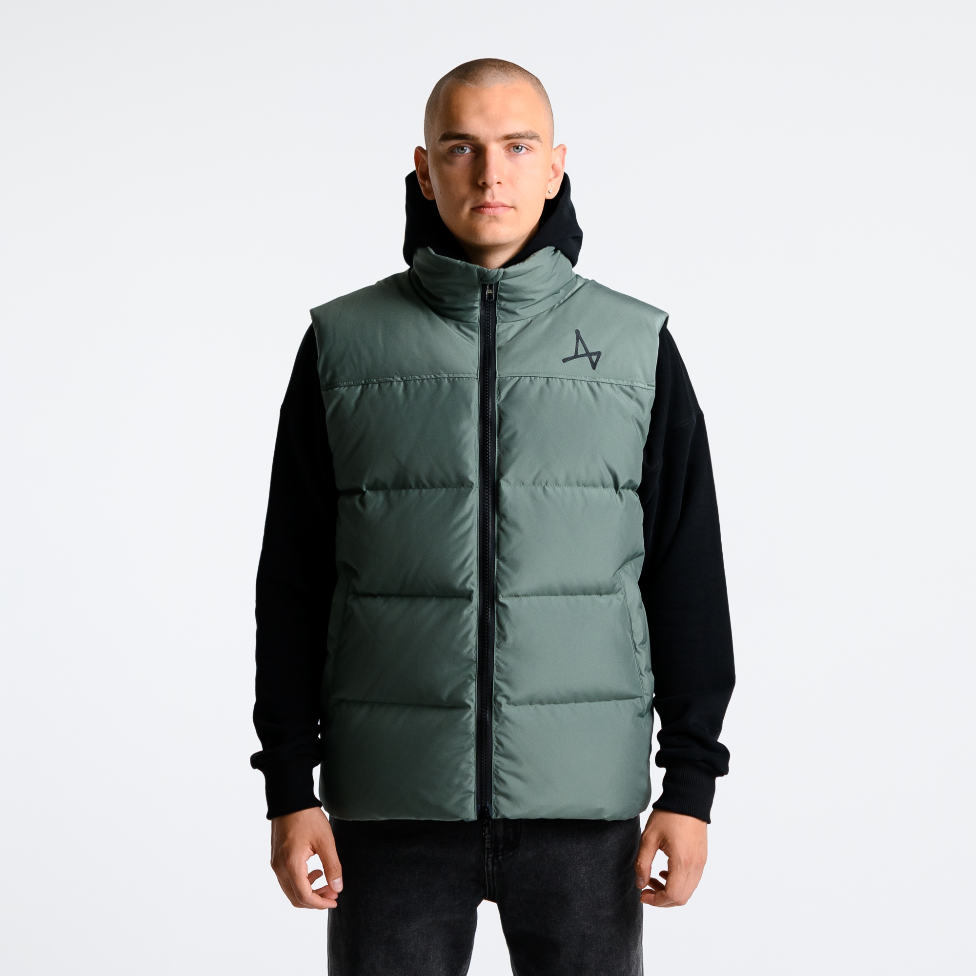 Жилет пуховой Simple