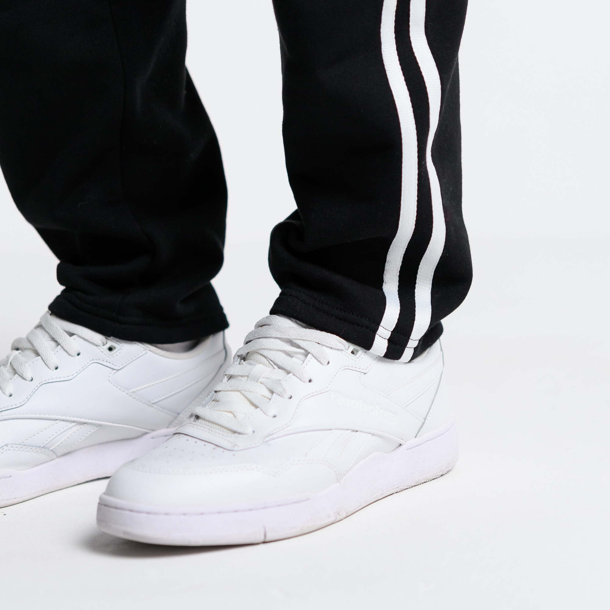 Брюки с лампасами